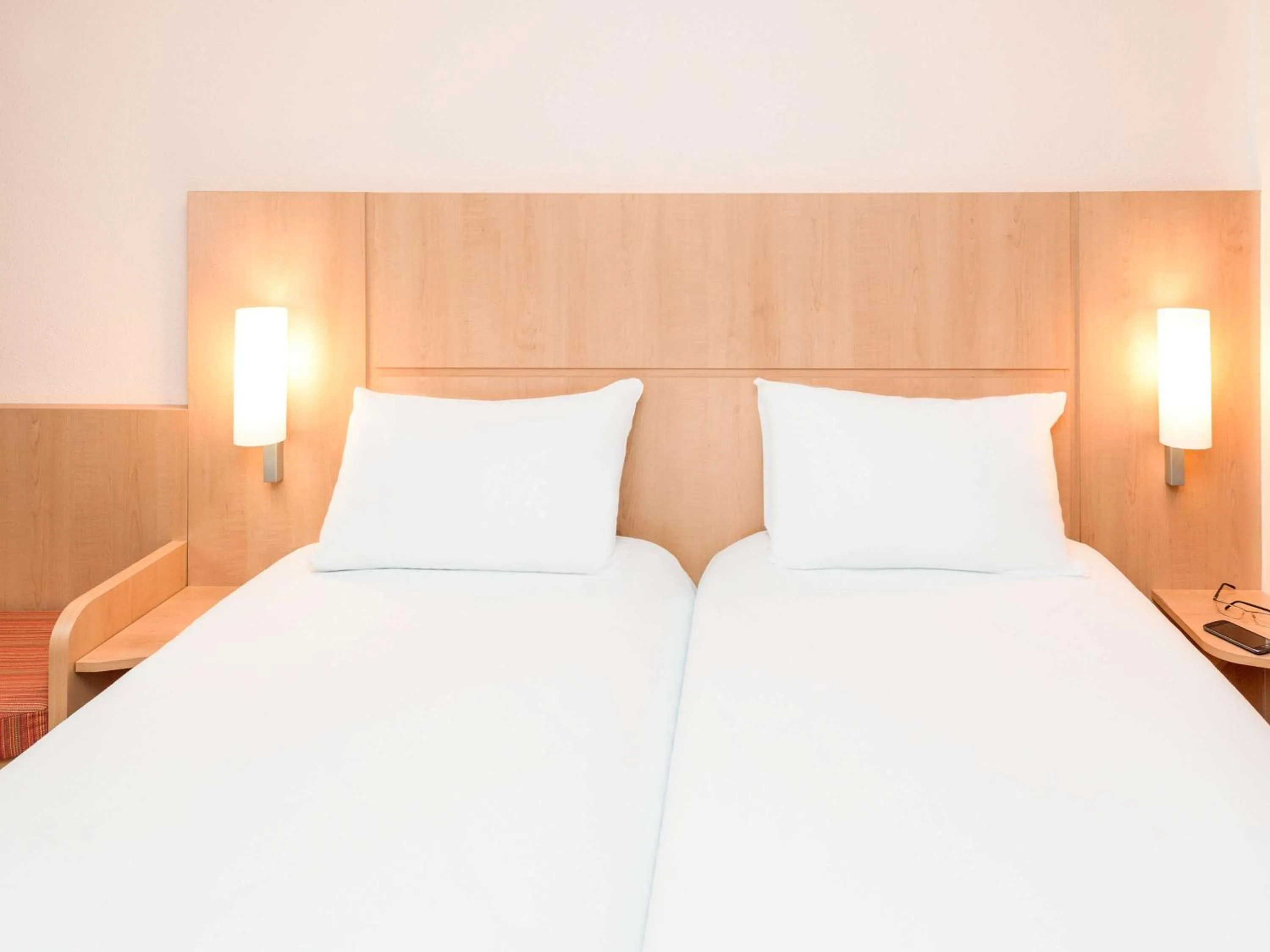 Photo of the whole room, Bed in ibis Esch Belval