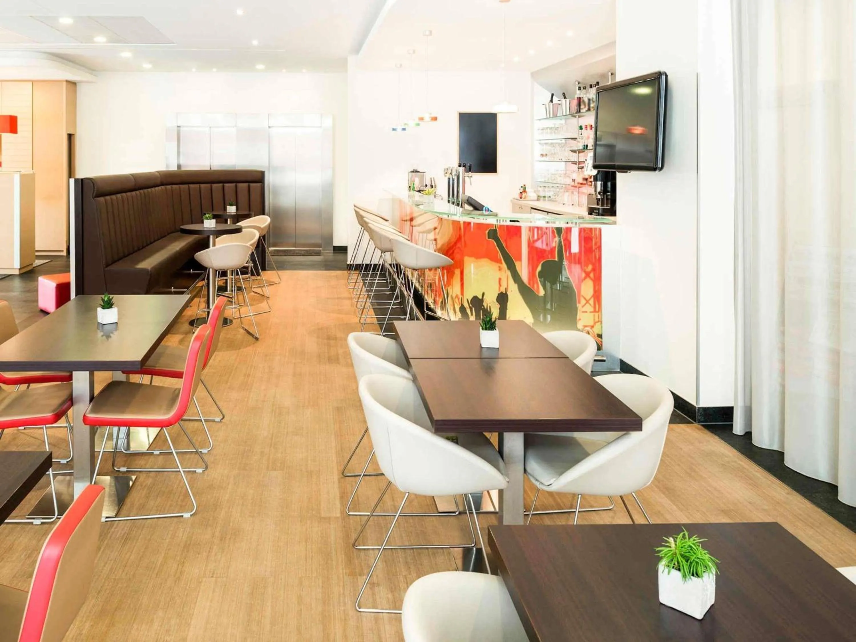 Lounge or bar in ibis Esch Belval