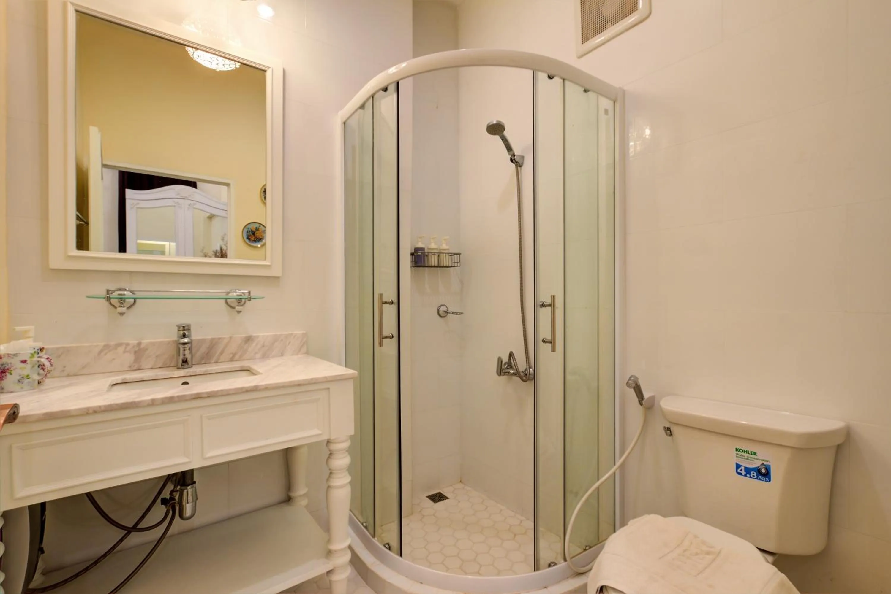 Shower in Chateau de Prim Khao Yai