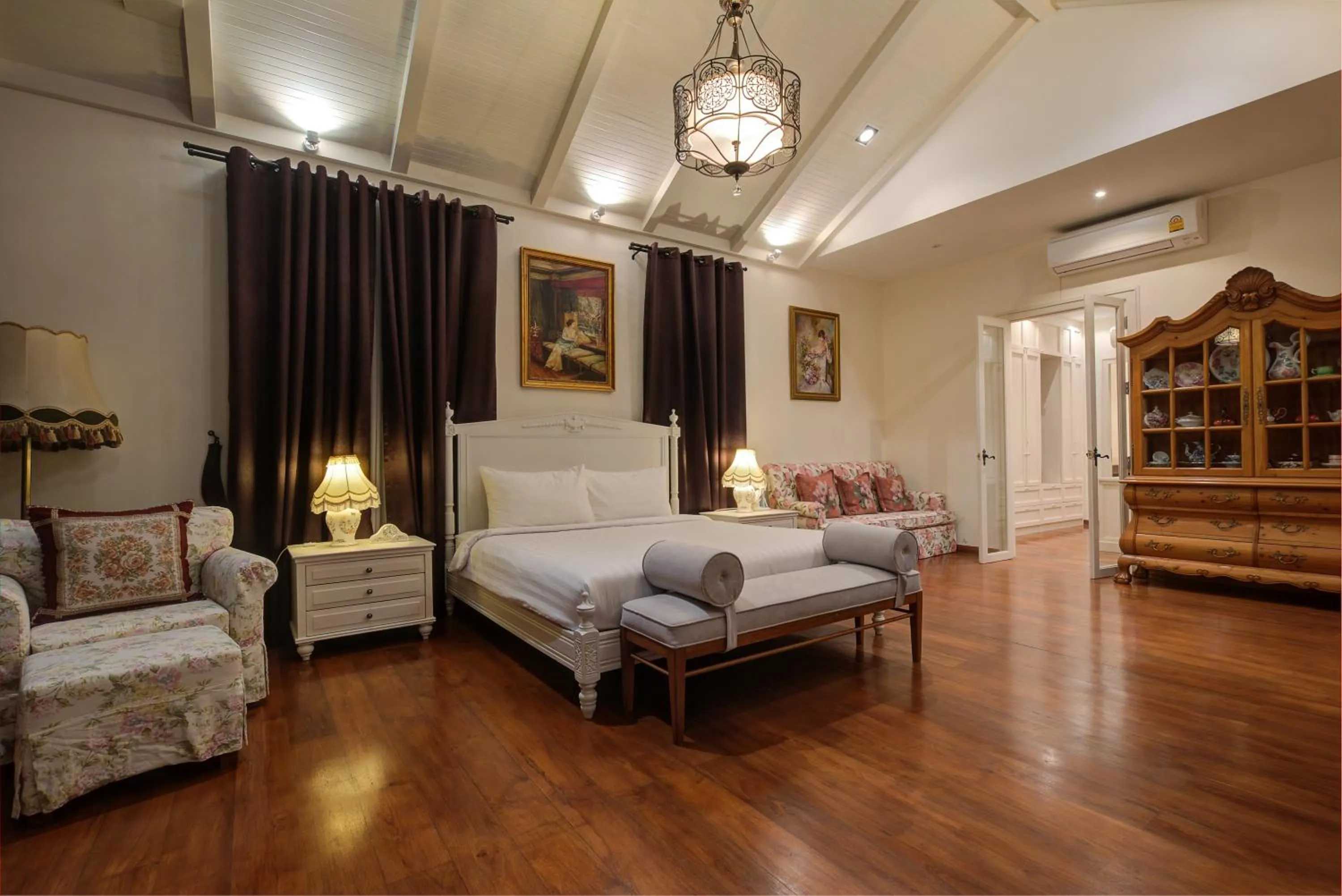 Bedroom, Bed in Chateau de Prim Khao Yai