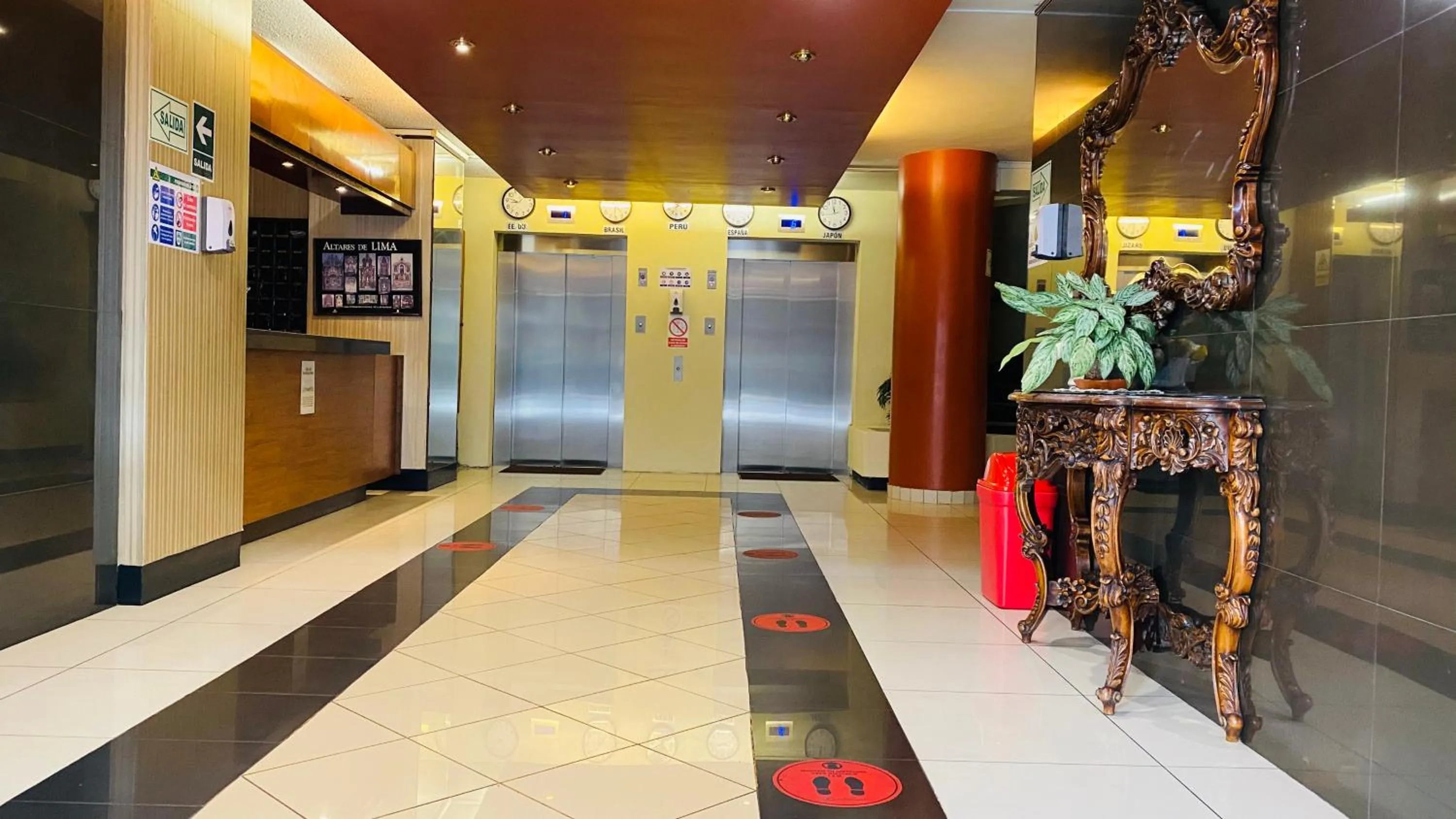 Facade/entrance in Hotel Continental Lima