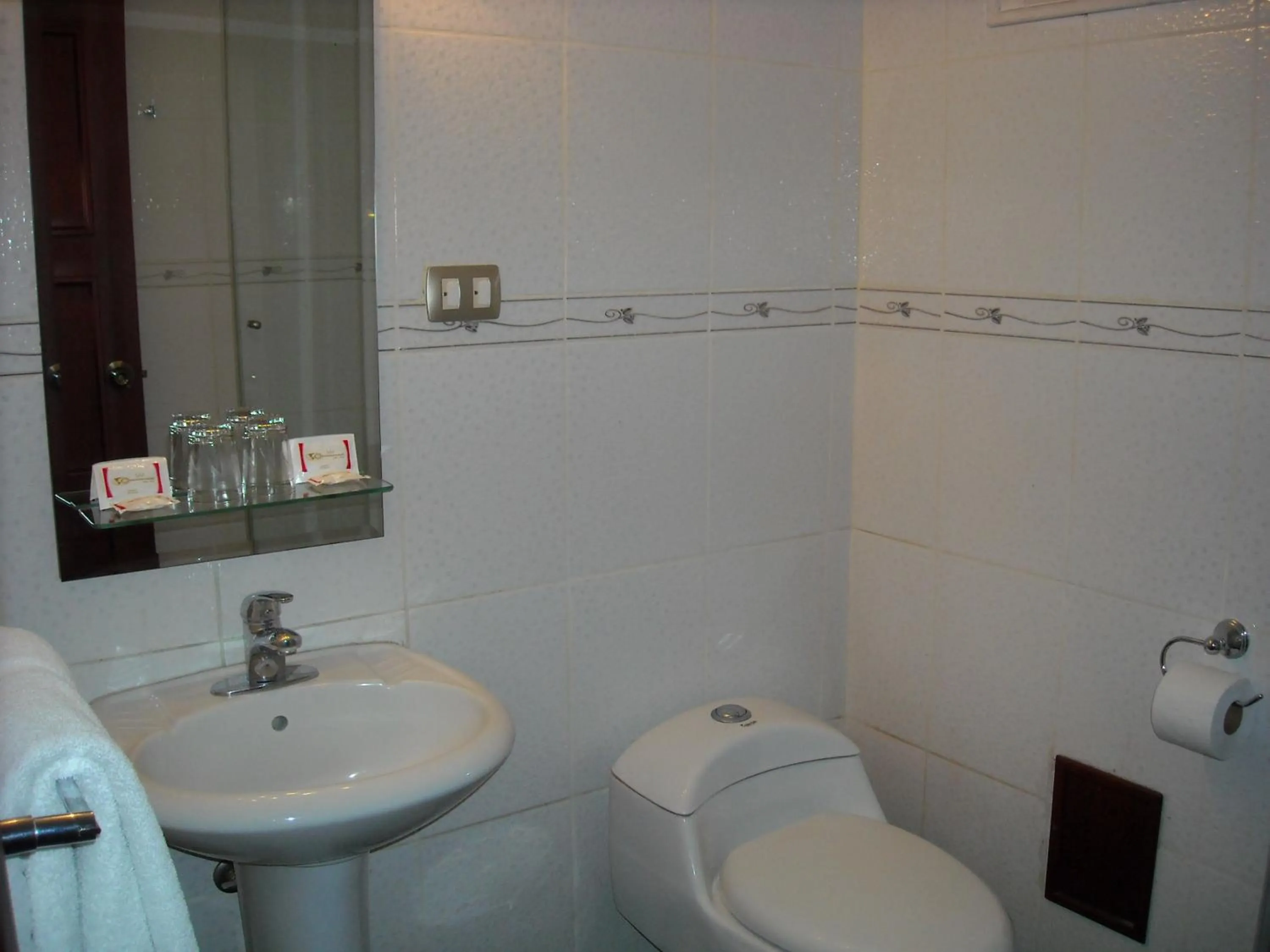 Bathroom in Hotel Continental Lima