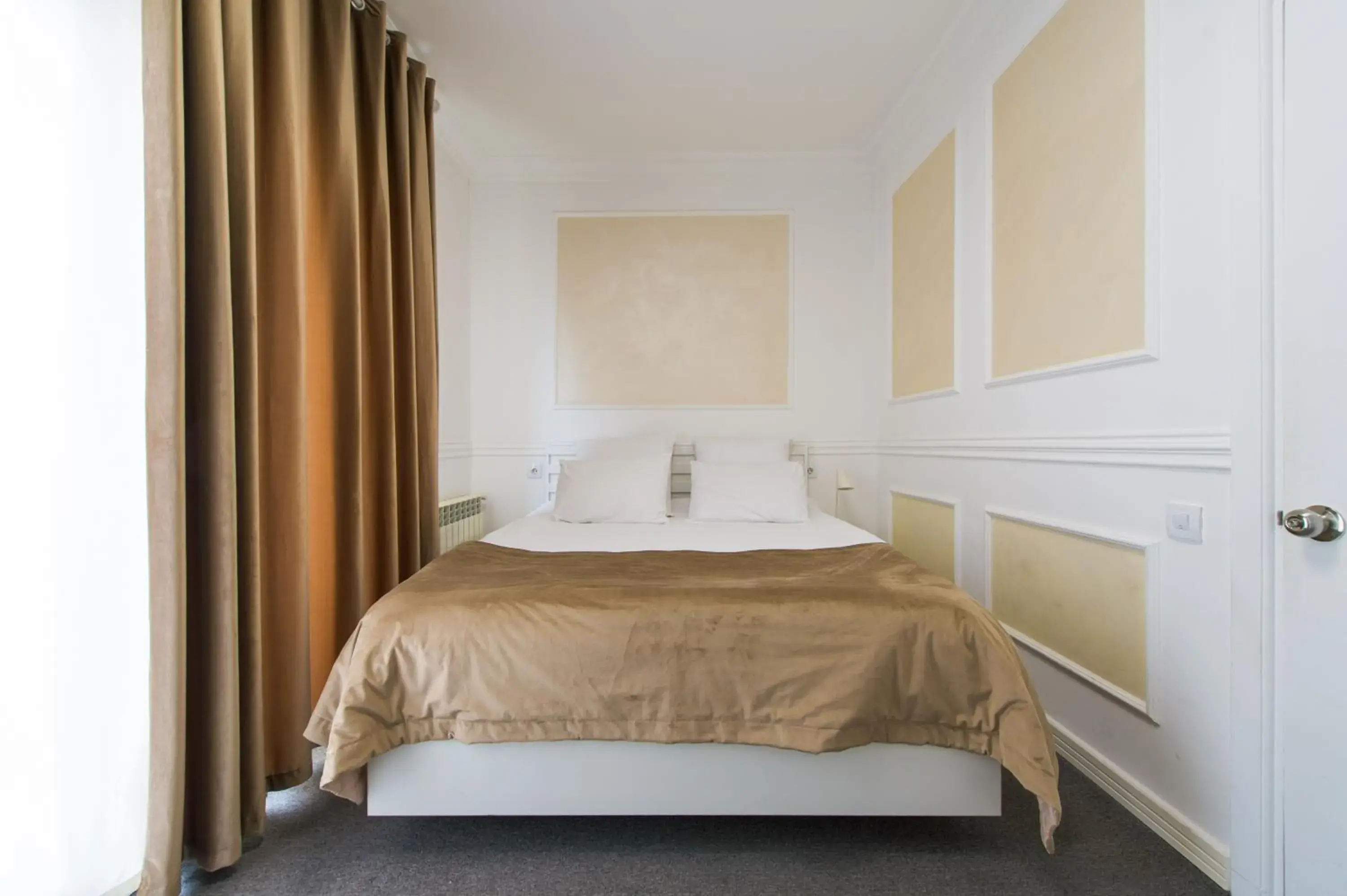 Deluxe Double Room with Balcony and Sea View in Two Seasons Boutique Hotel Baku Deluxe Double Room with Balcony and Sea View in Two Seasons Boutique Hotel Baku