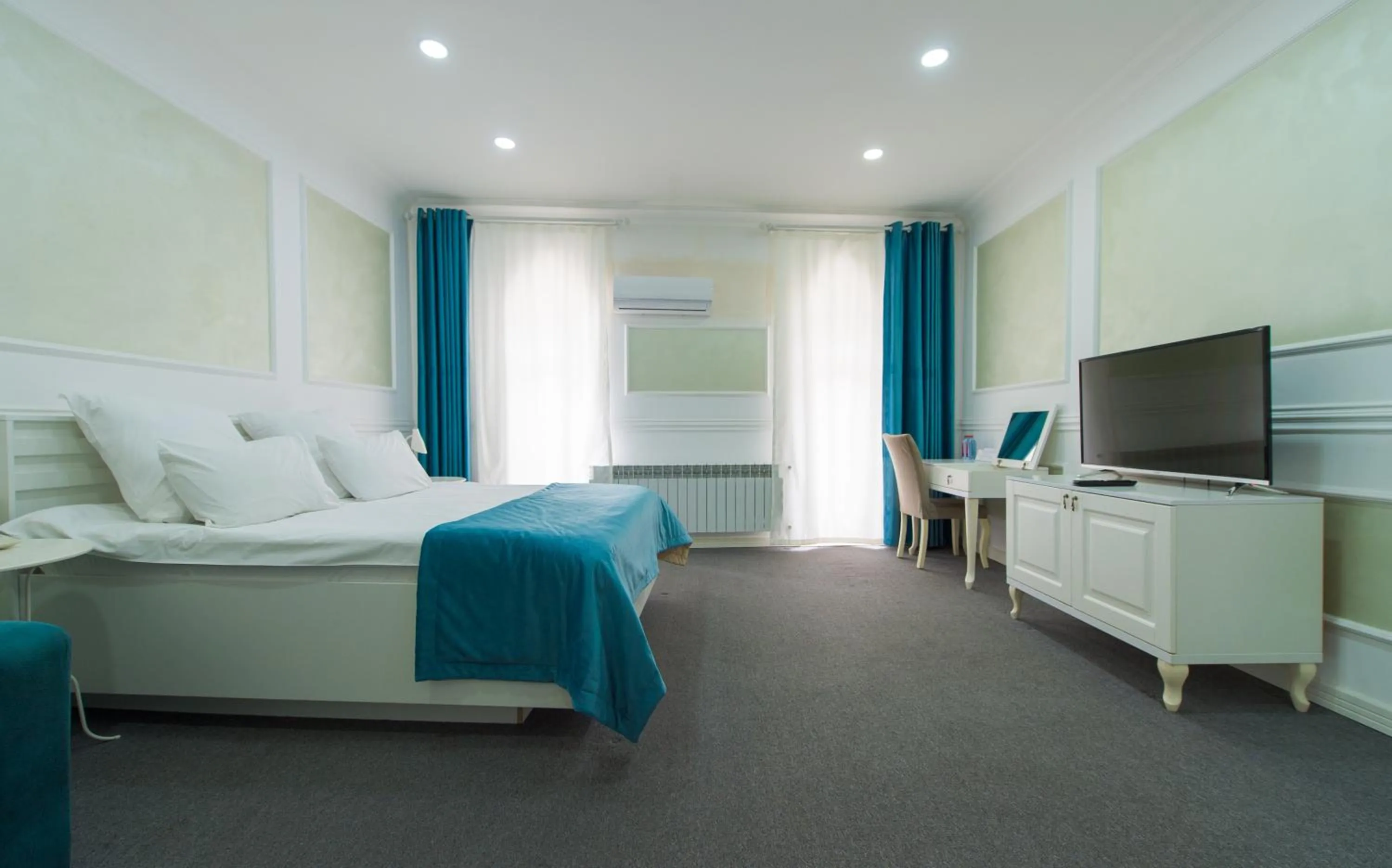 TV and multimedia, Bed in Two Seasons Boutique Hotel Baku