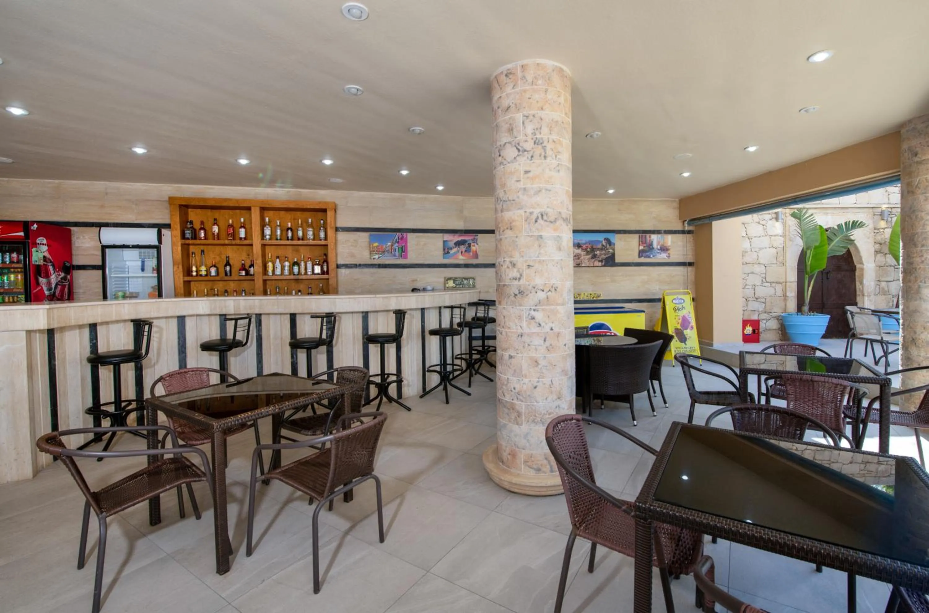 Lounge or bar in Sunrise Apartments