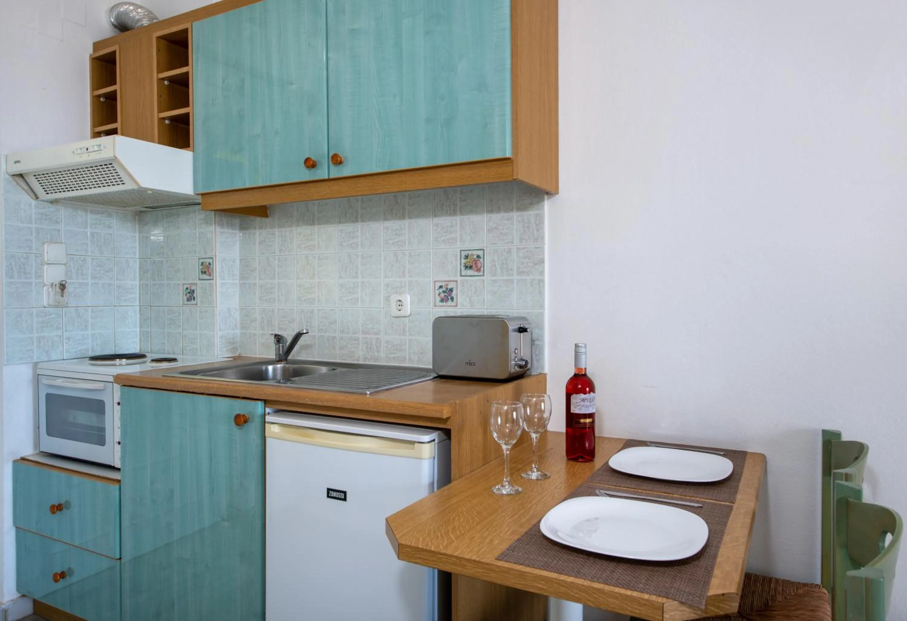 Kitchen or kitchenette in Sunrise Apartments