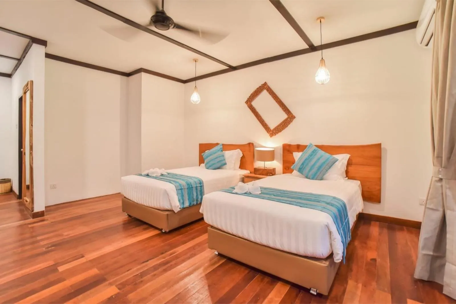 Photo of the whole room, Bed in Borneo Divers Mabul Resort