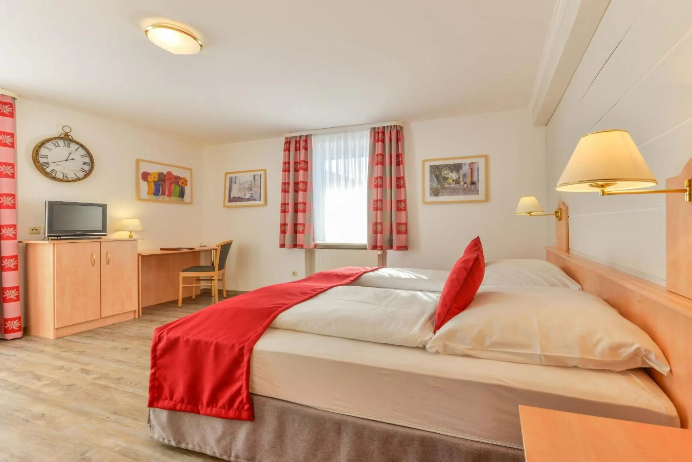 Bedroom, Bed in Landhotel zum Metzgerwirt