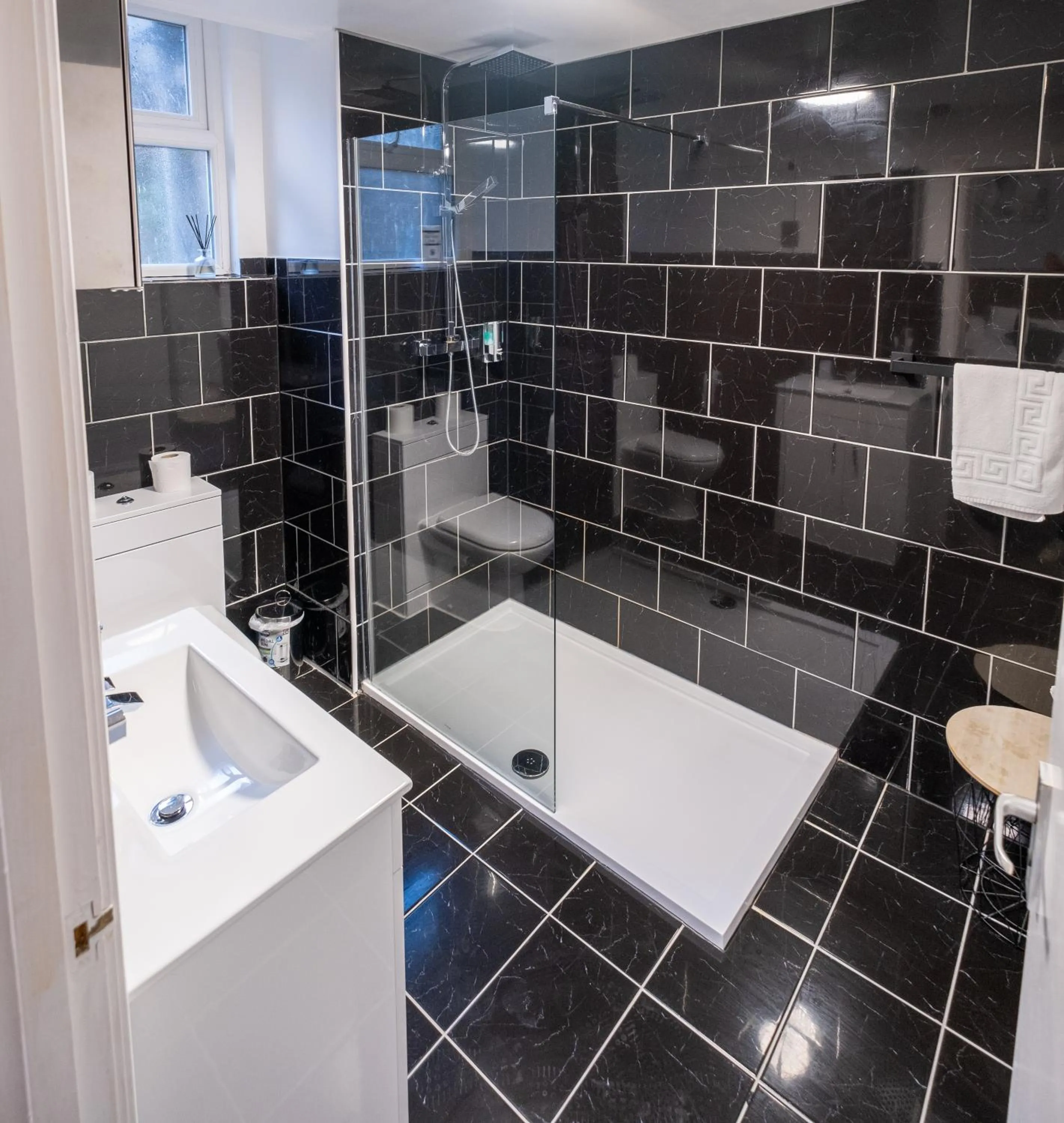 Shower in Royal Lion Hotel