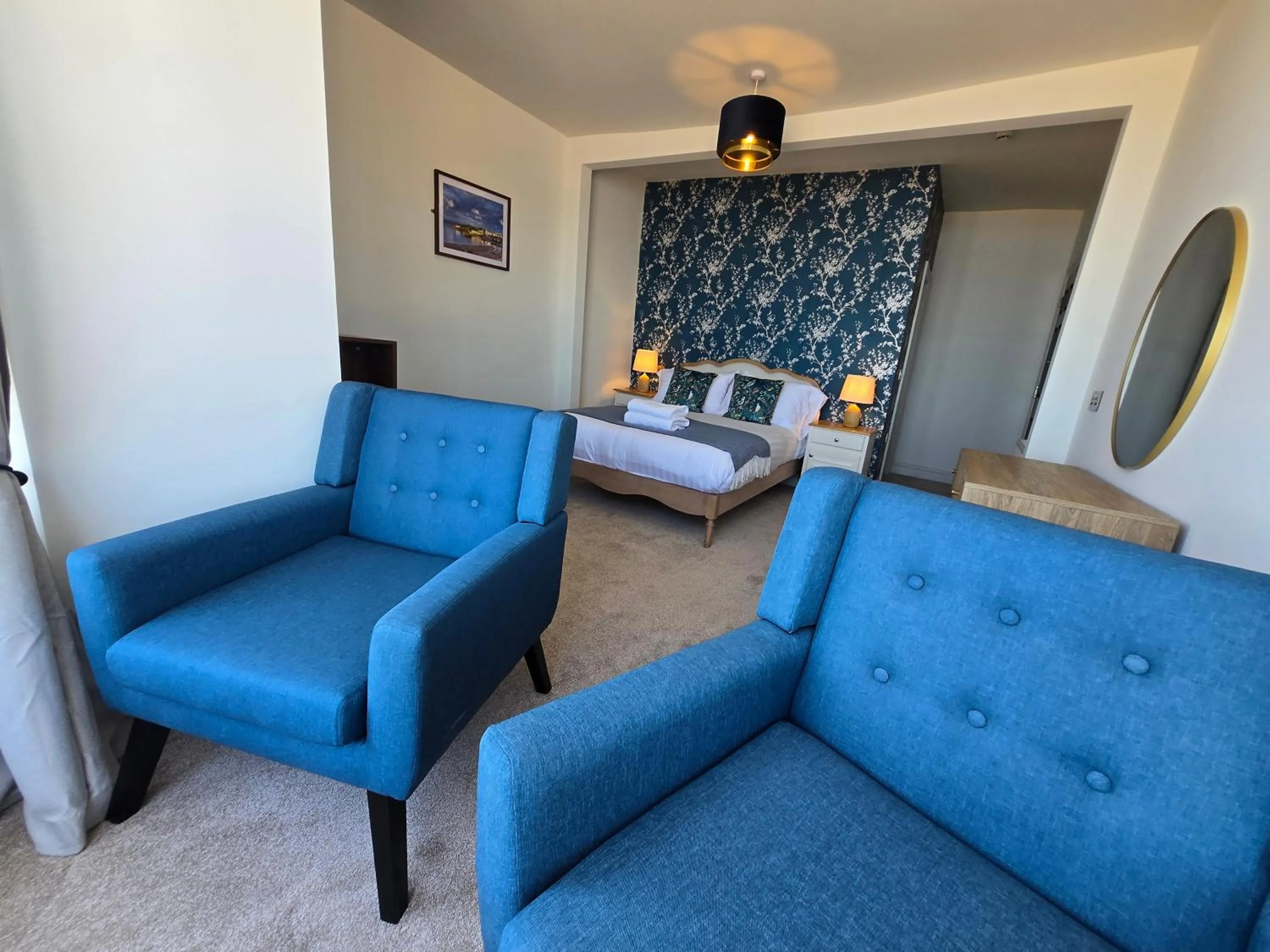 Photo of the whole room in Royal Lion Hotel