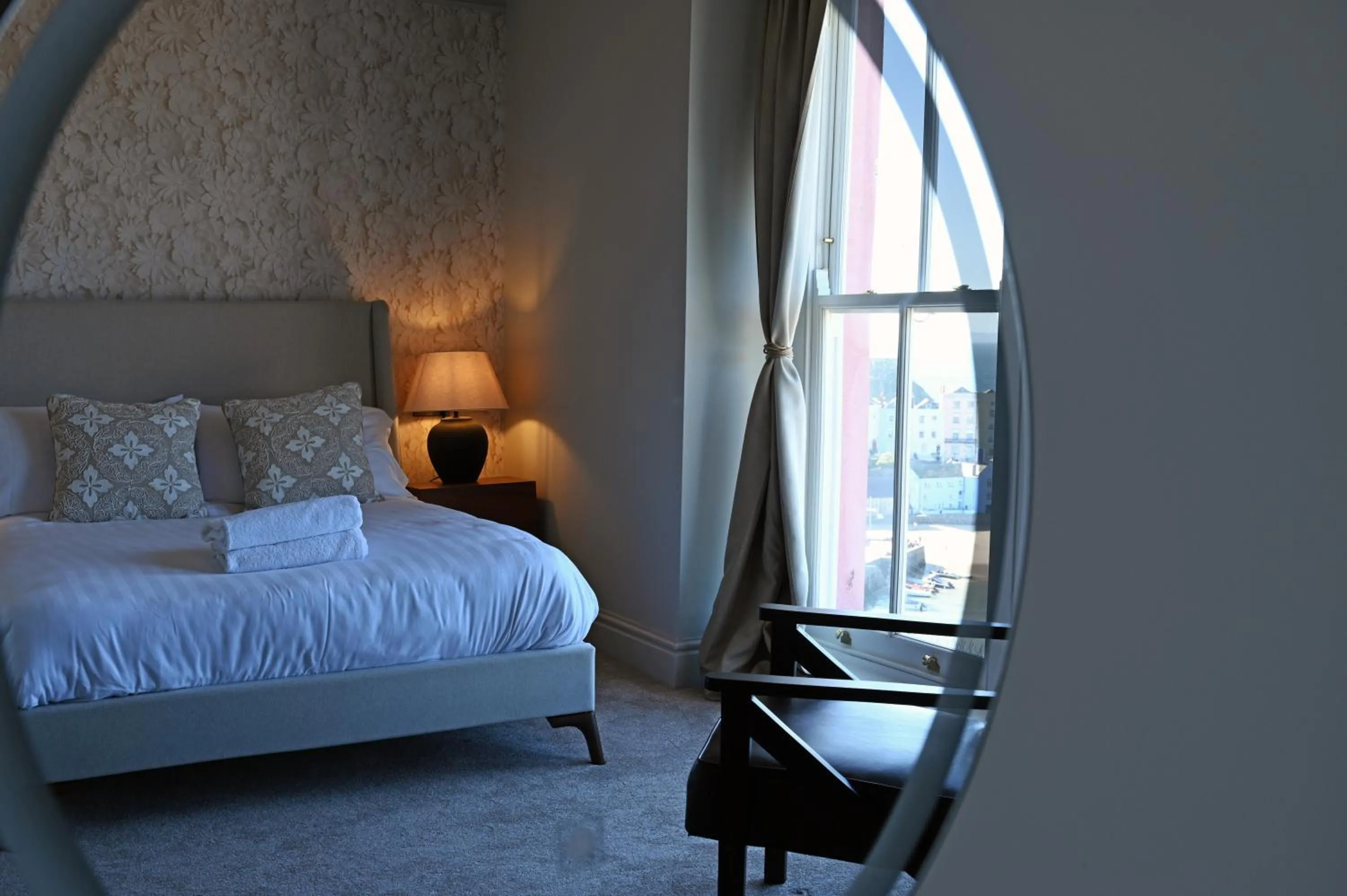 Bed in Royal Lion Hotel