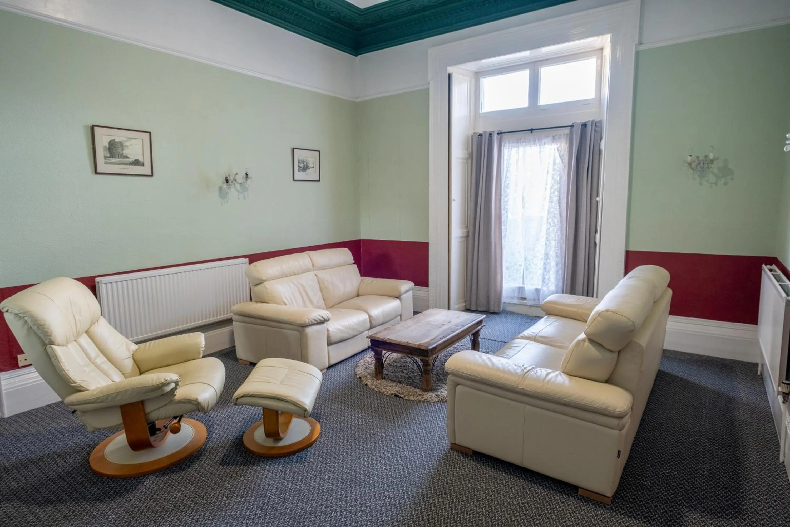 Living room in Royal Lion Hotel