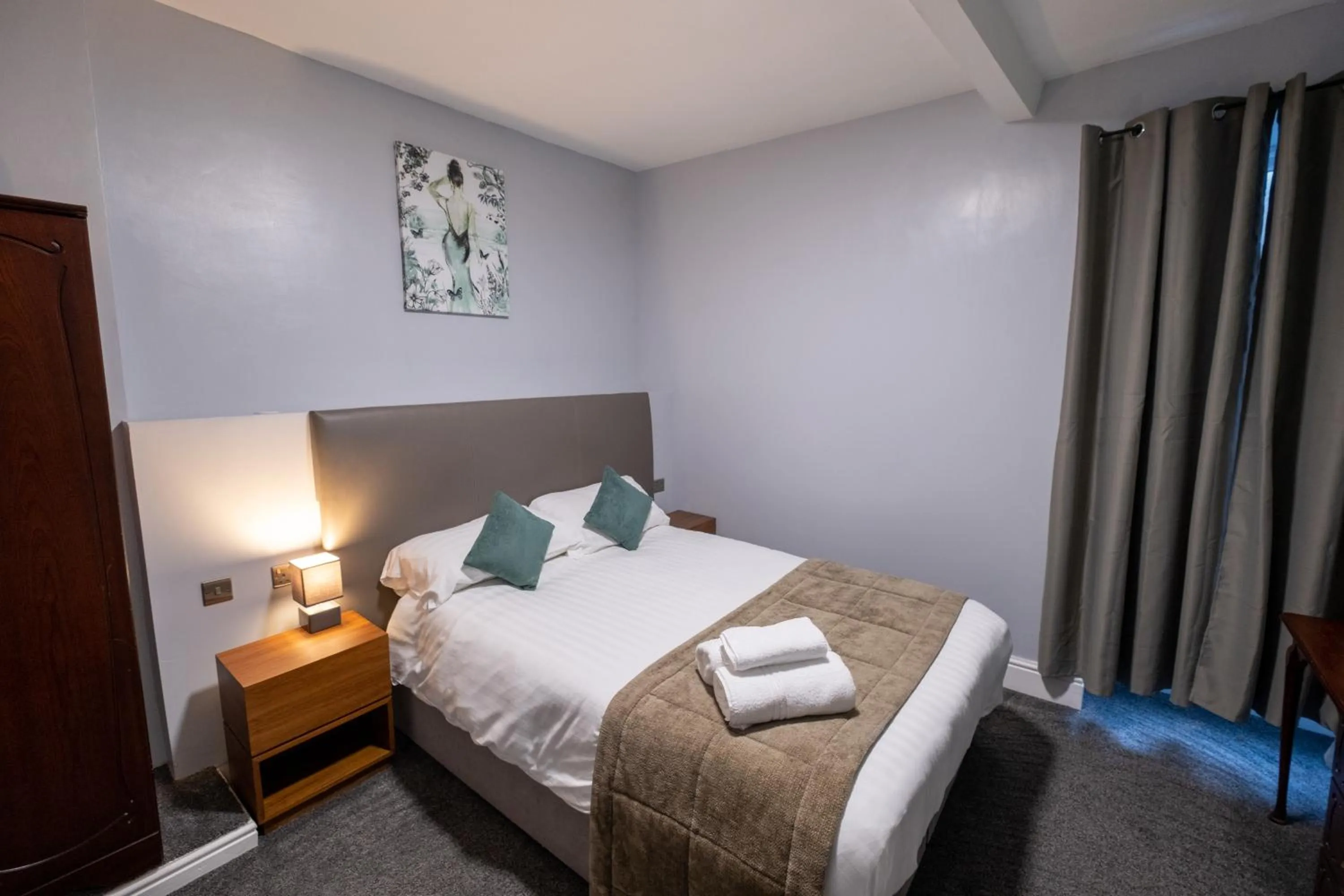 Bed in Royal Lion Hotel