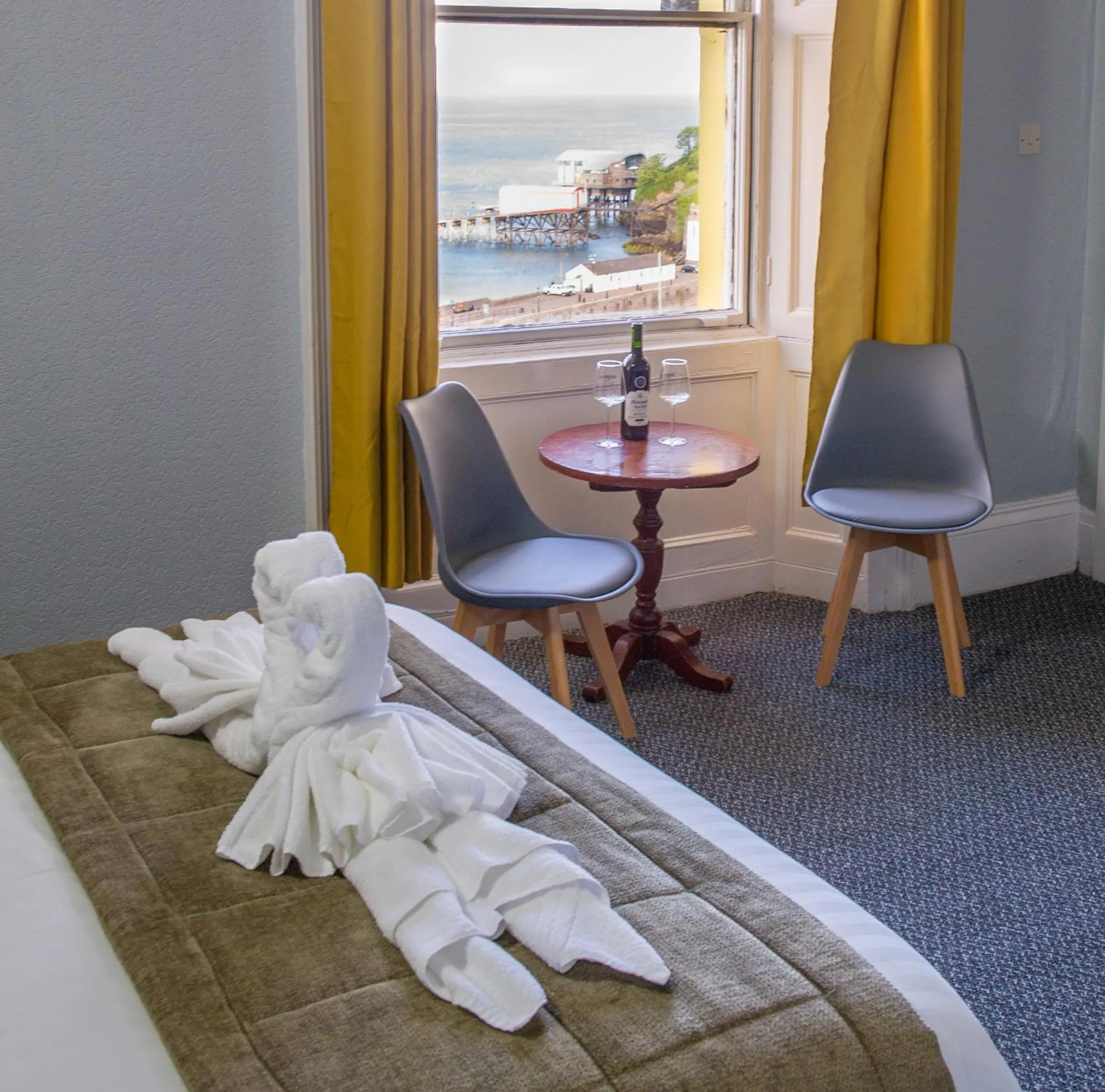 Bed in Royal Lion Hotel