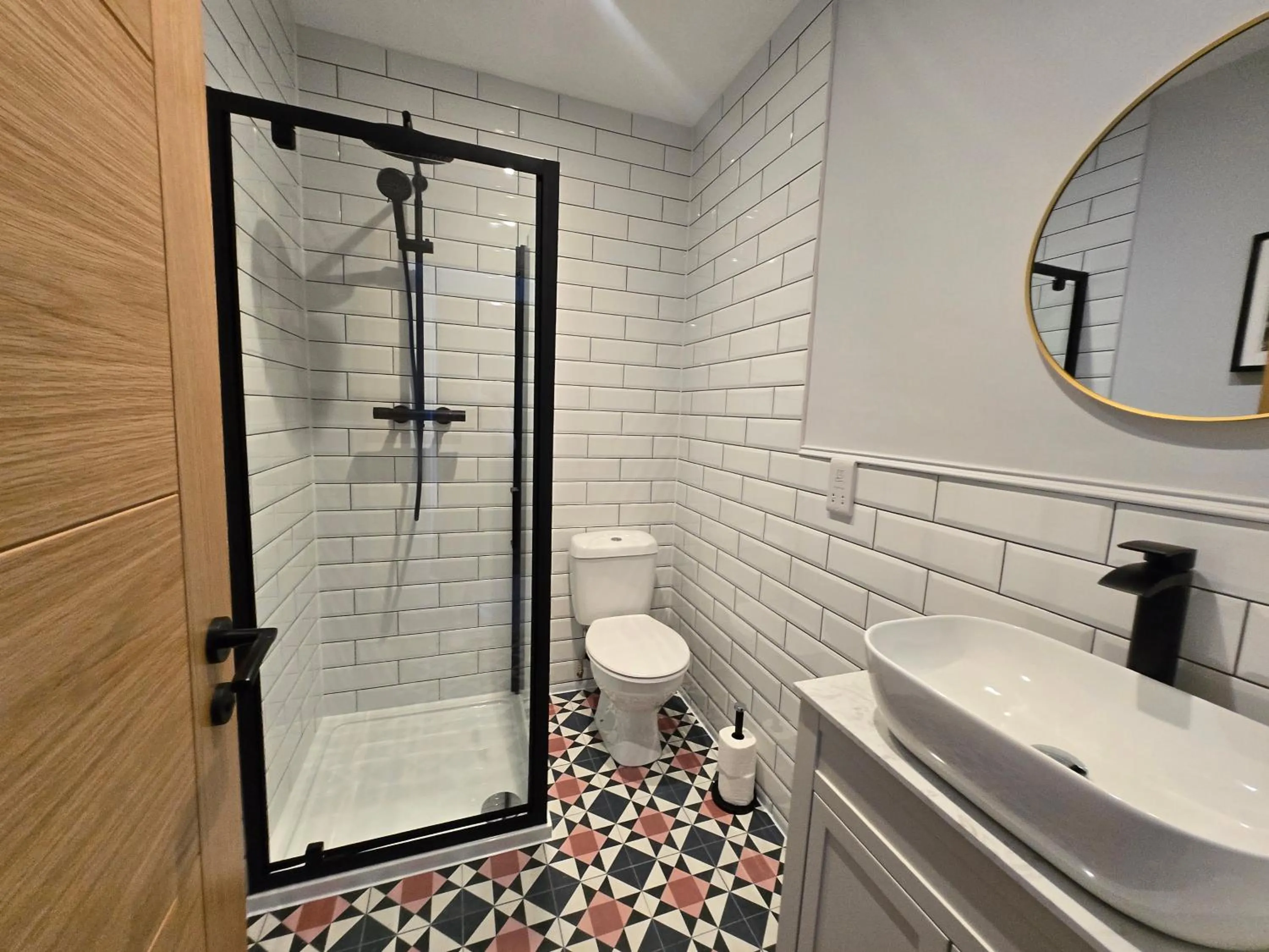 Shower in Royal Lion Hotel