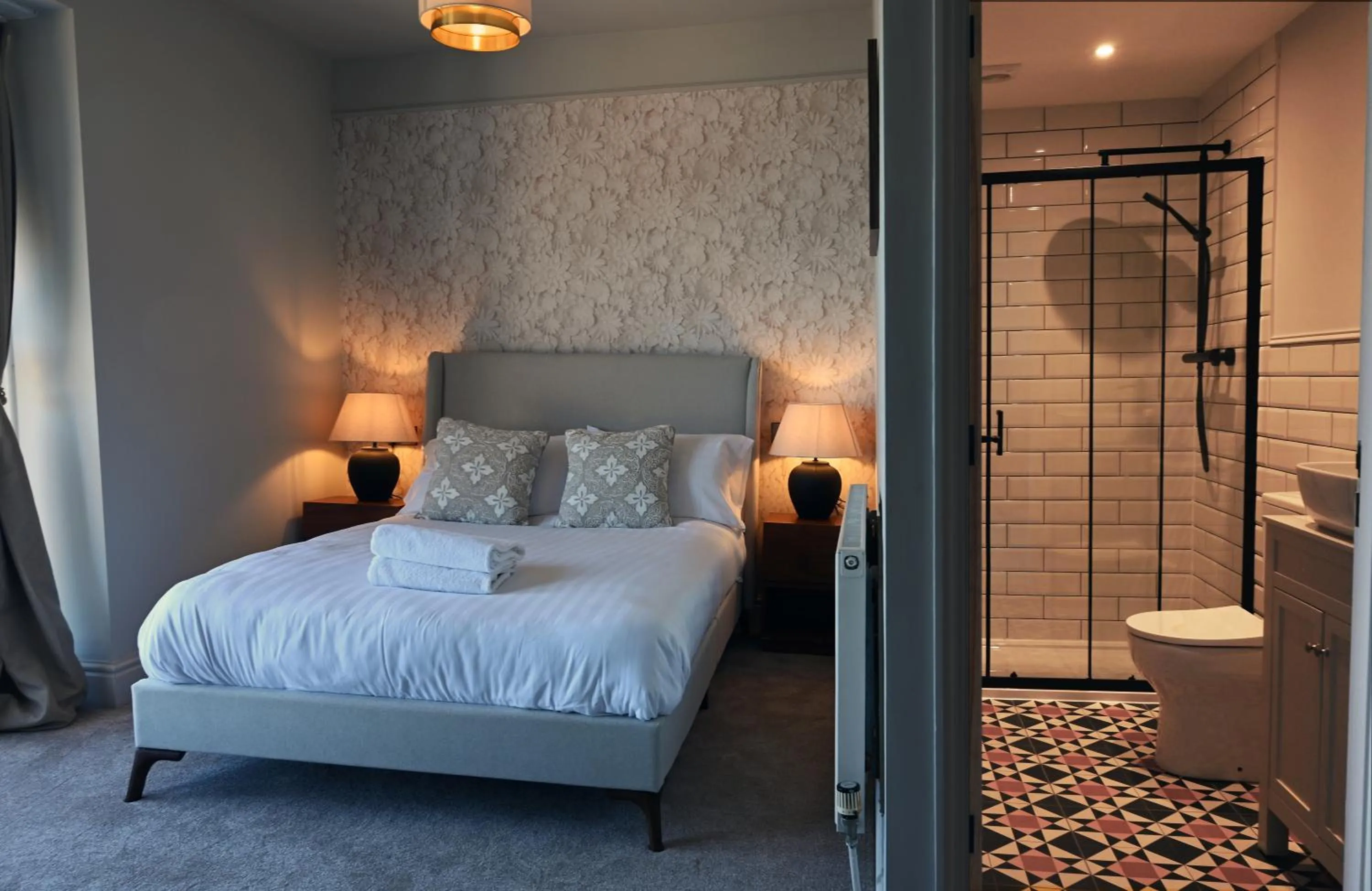 Bed in Royal Lion Hotel