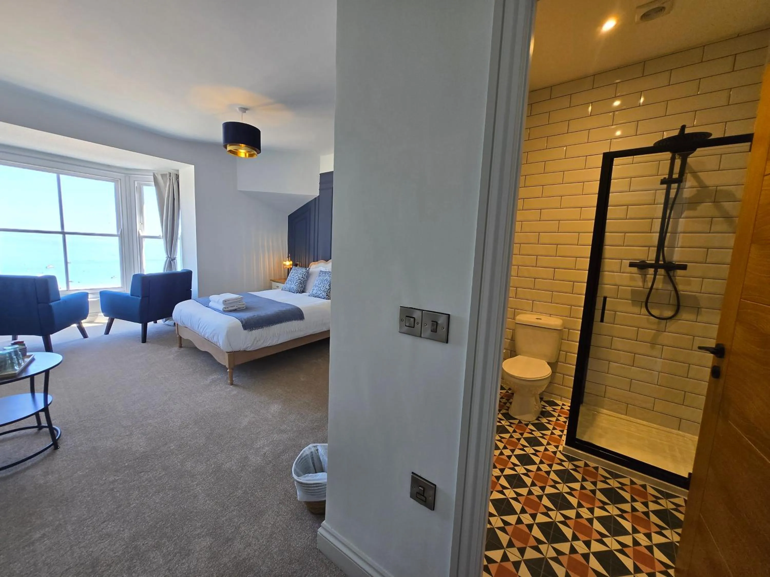 Bed in Royal Lion Hotel