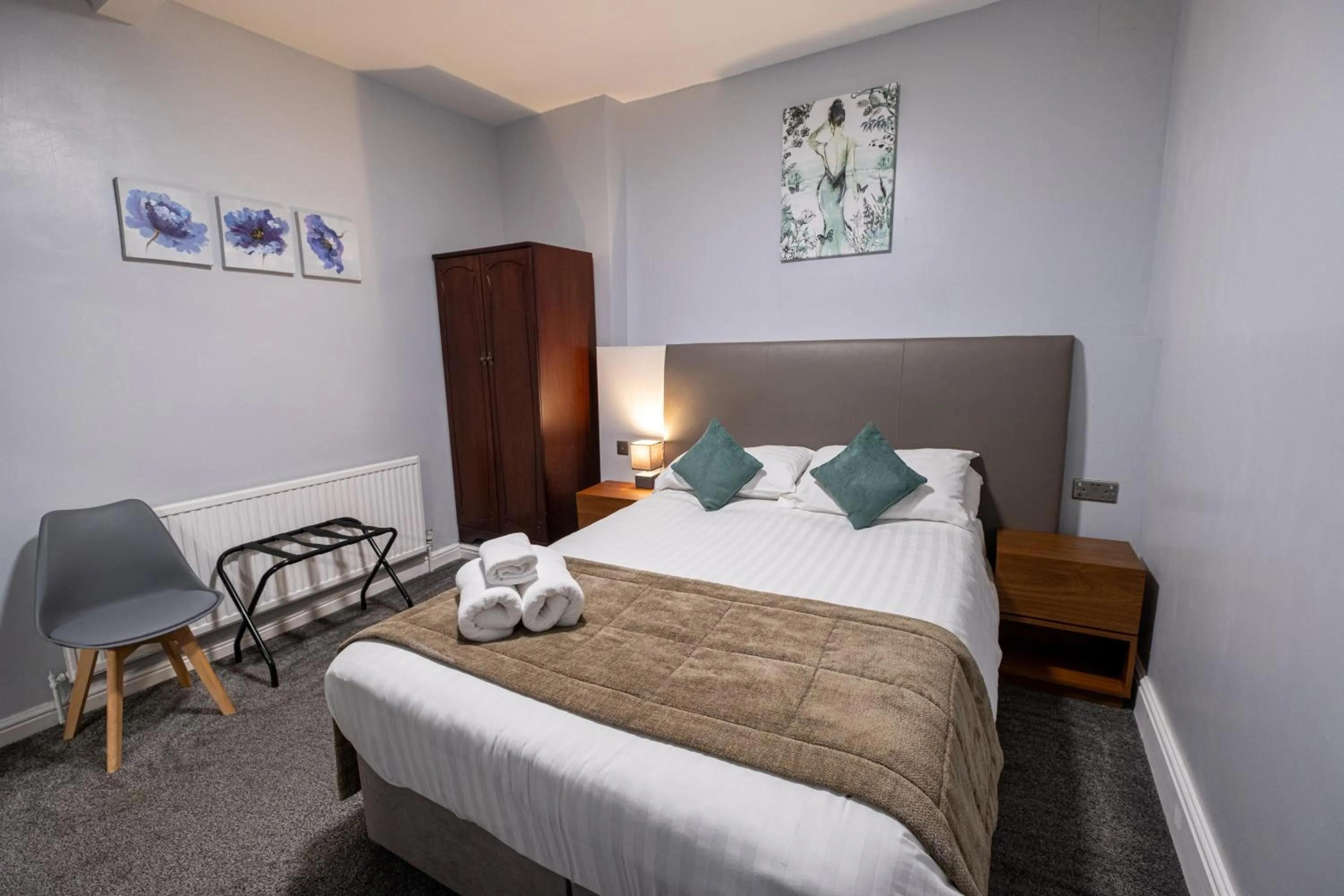 Bedroom, Bed in Royal Lion Hotel