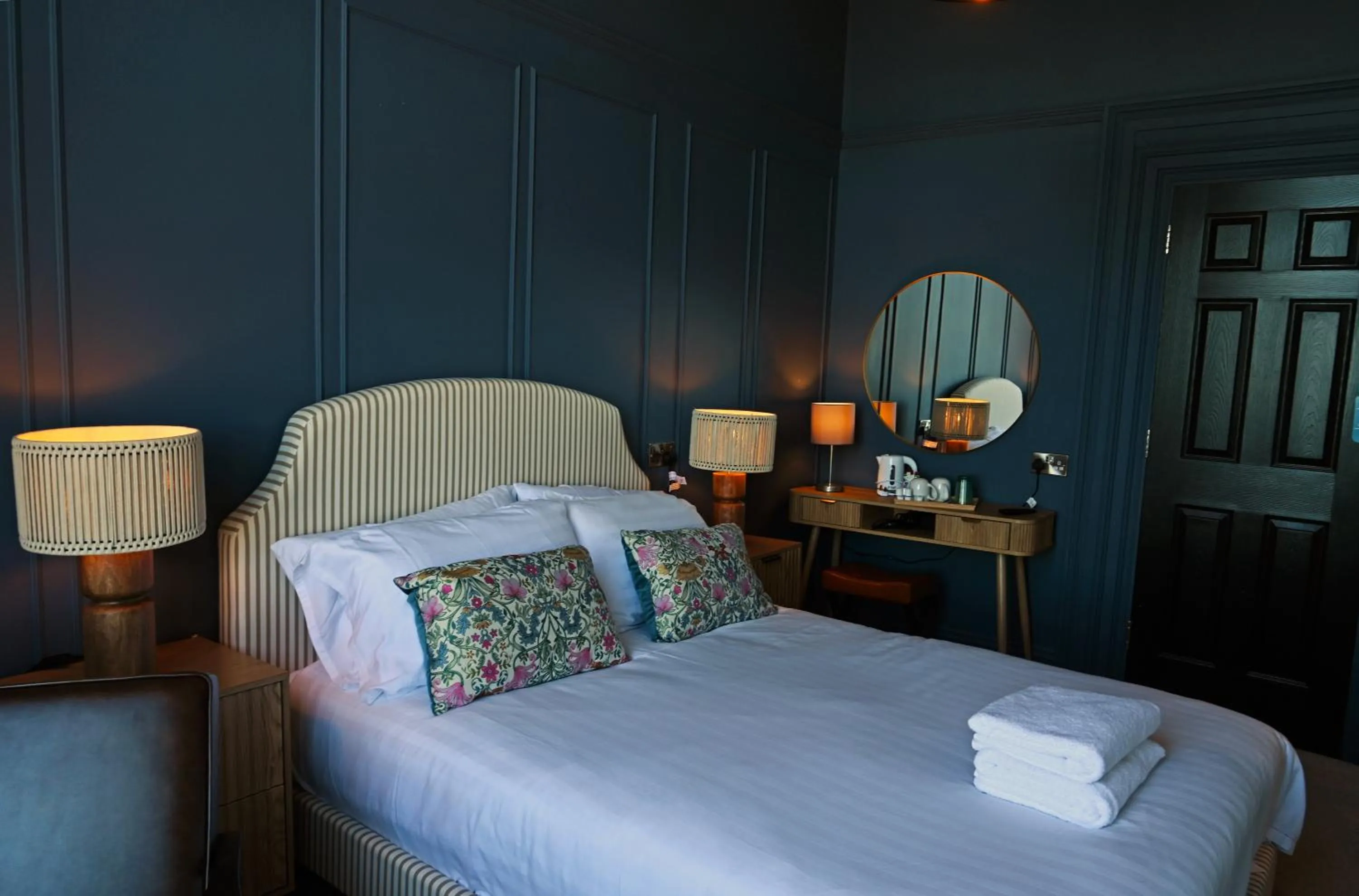 Bed in Royal Lion Hotel