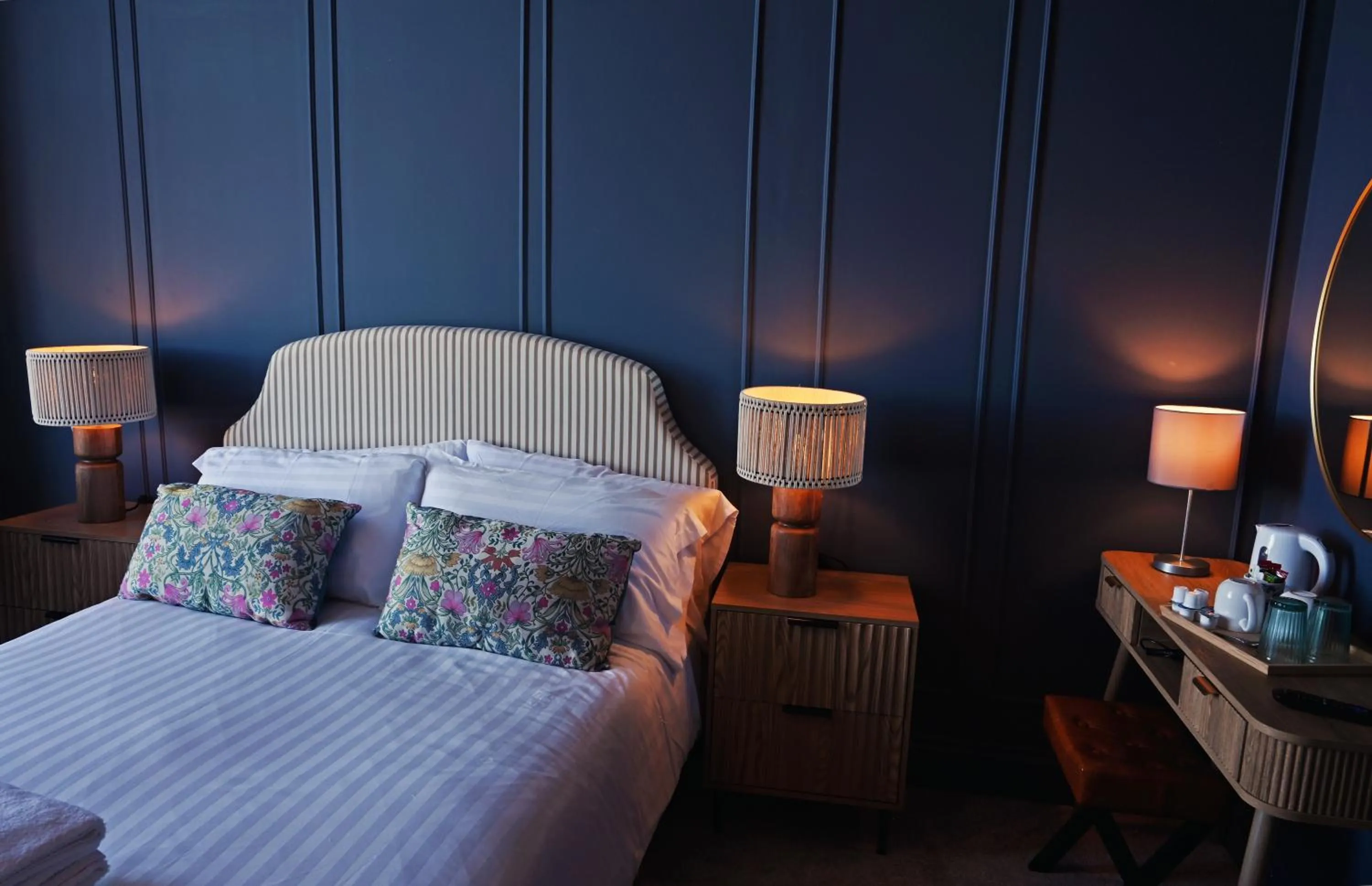 Bed in Royal Lion Hotel