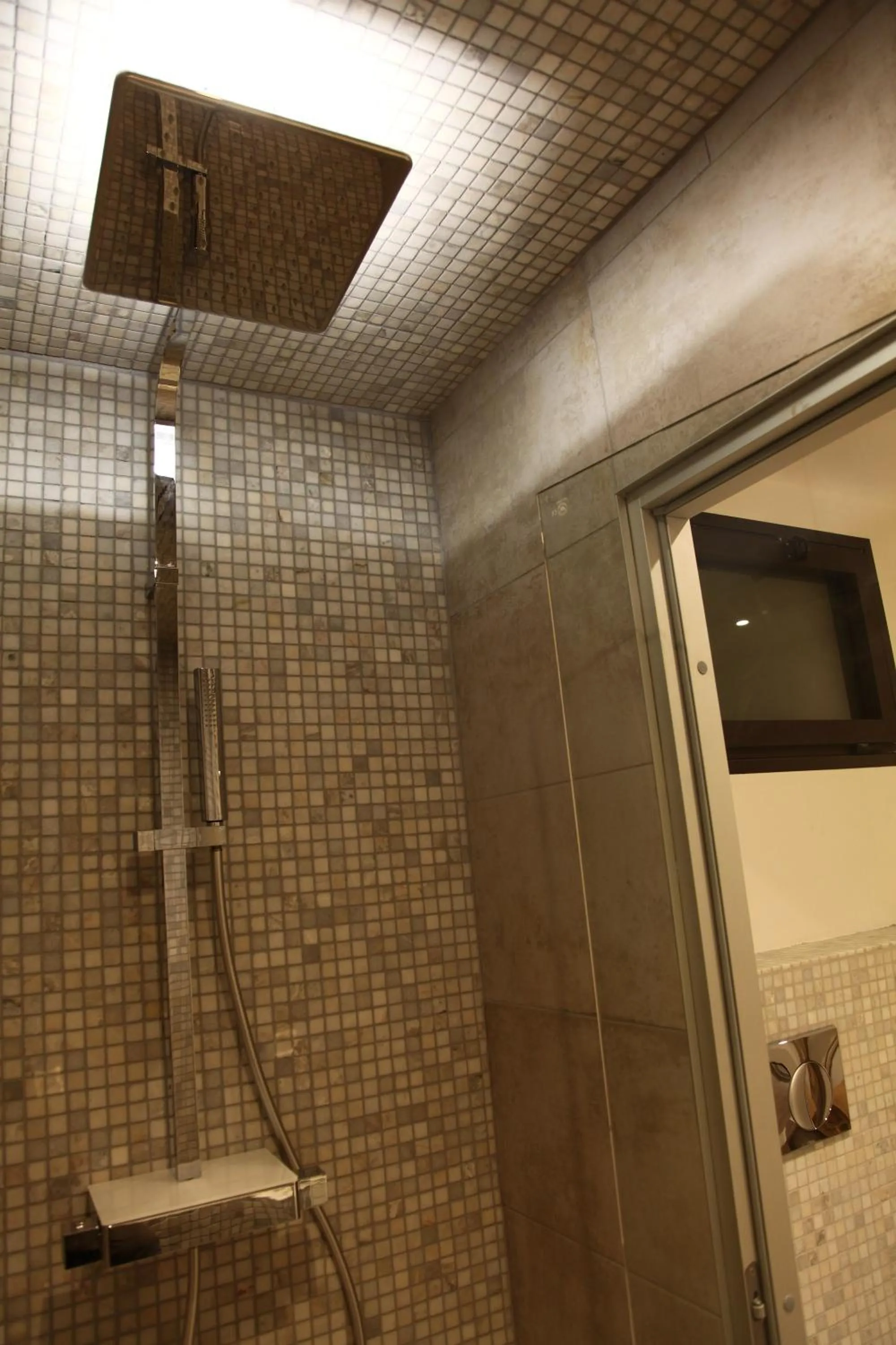 Shower in Villa Margaux