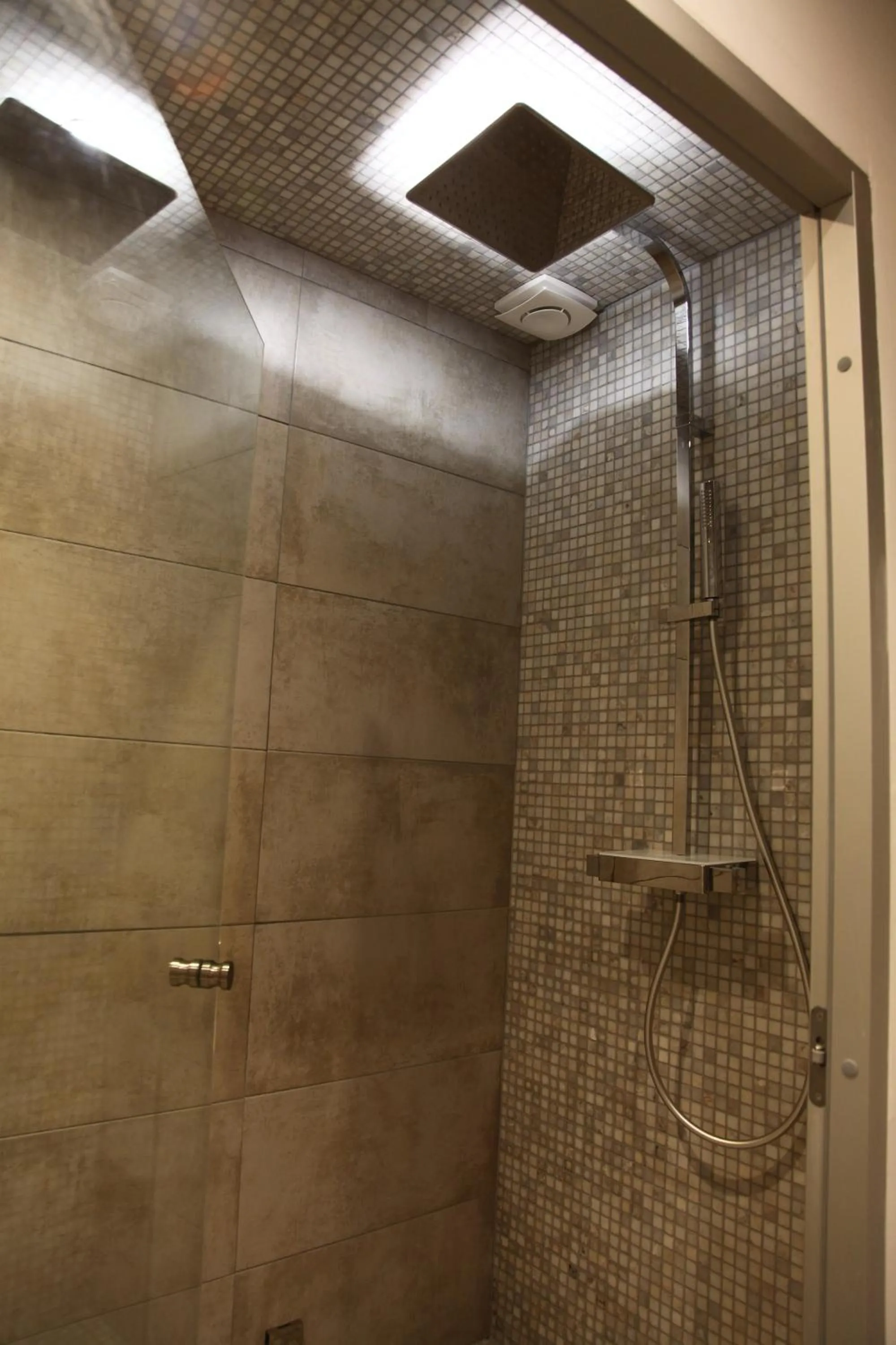 Shower in Villa Margaux
