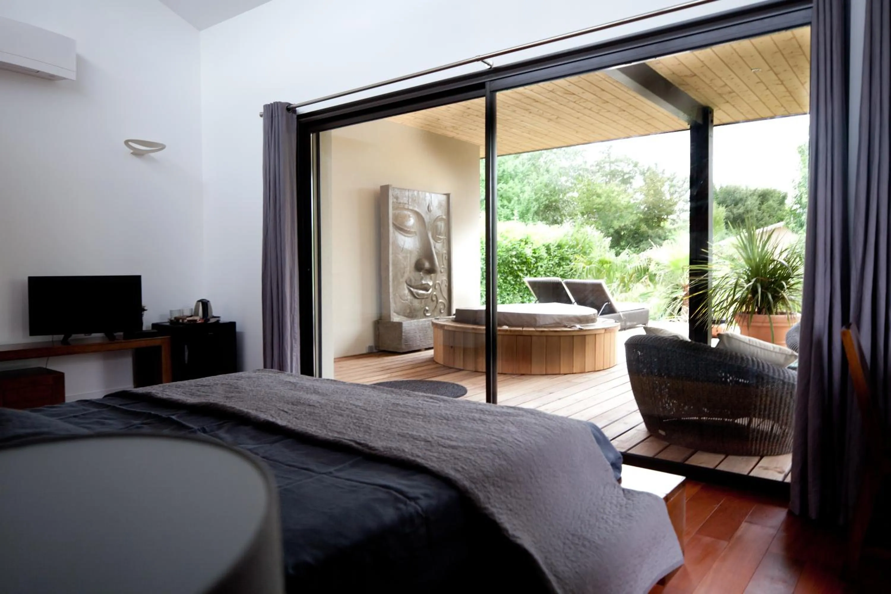 Photo of the whole room, Bed in Villa Margaux