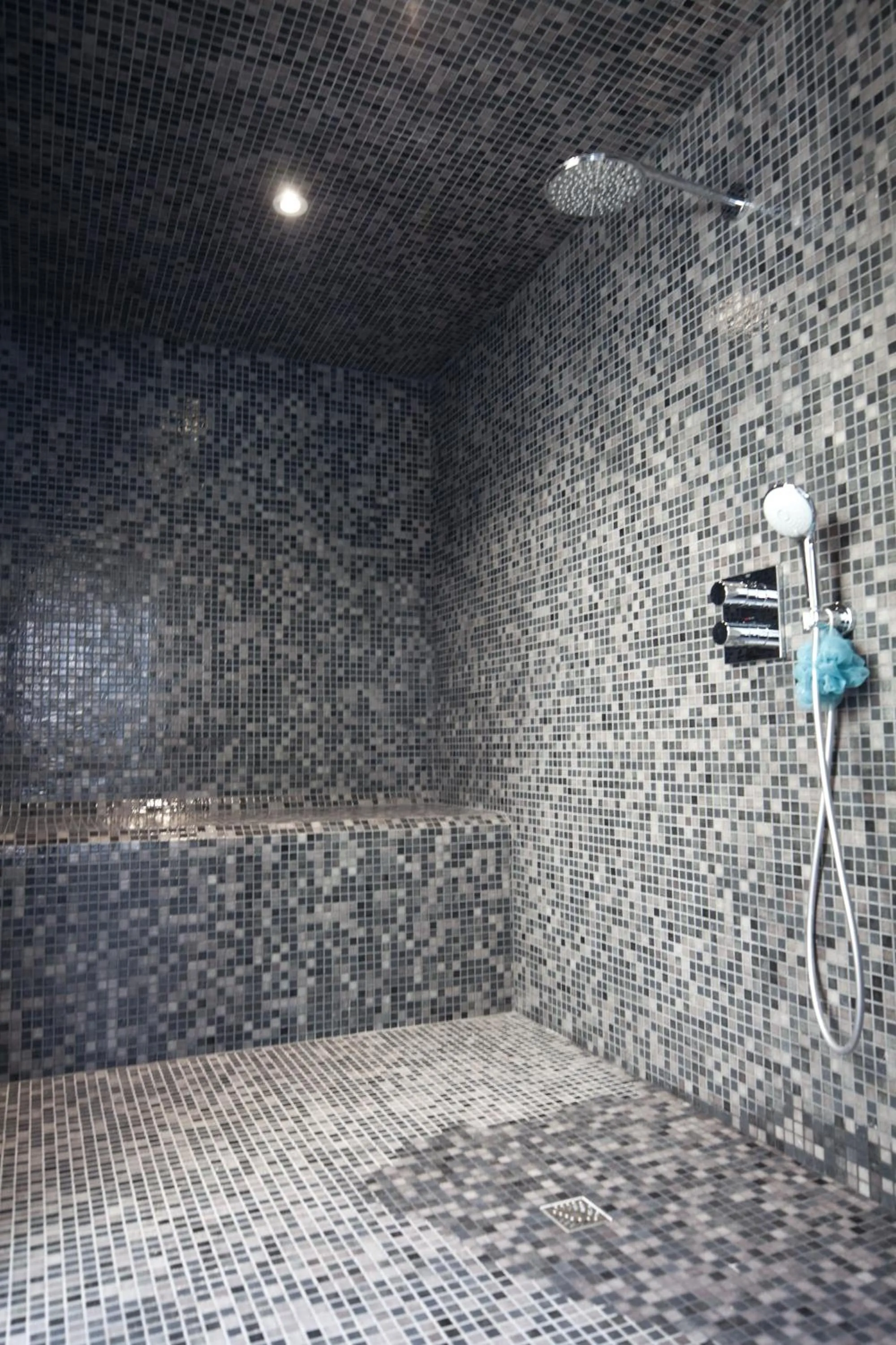 Shower in Villa Margaux