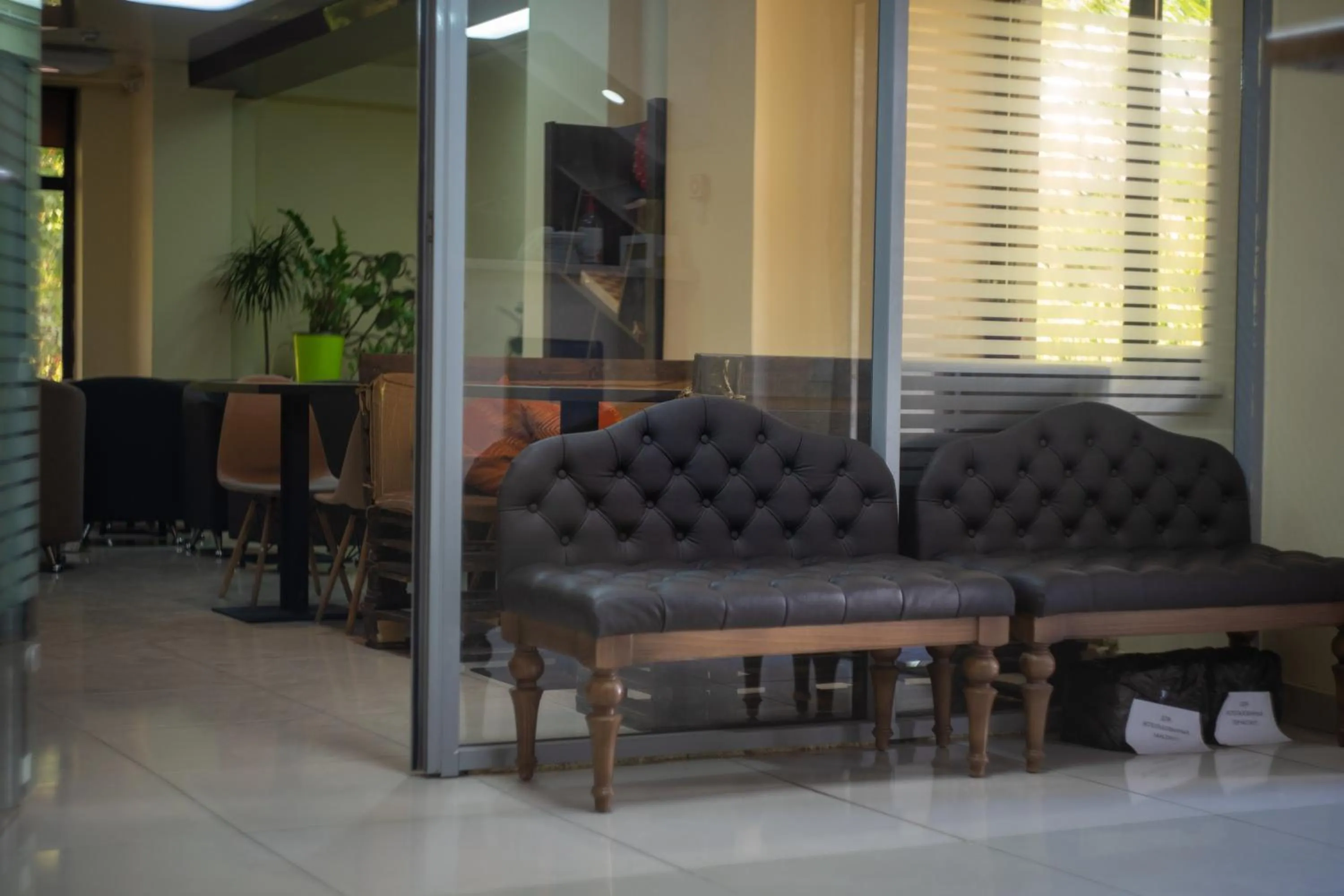 Restaurant/places to eat in 7 days hotel