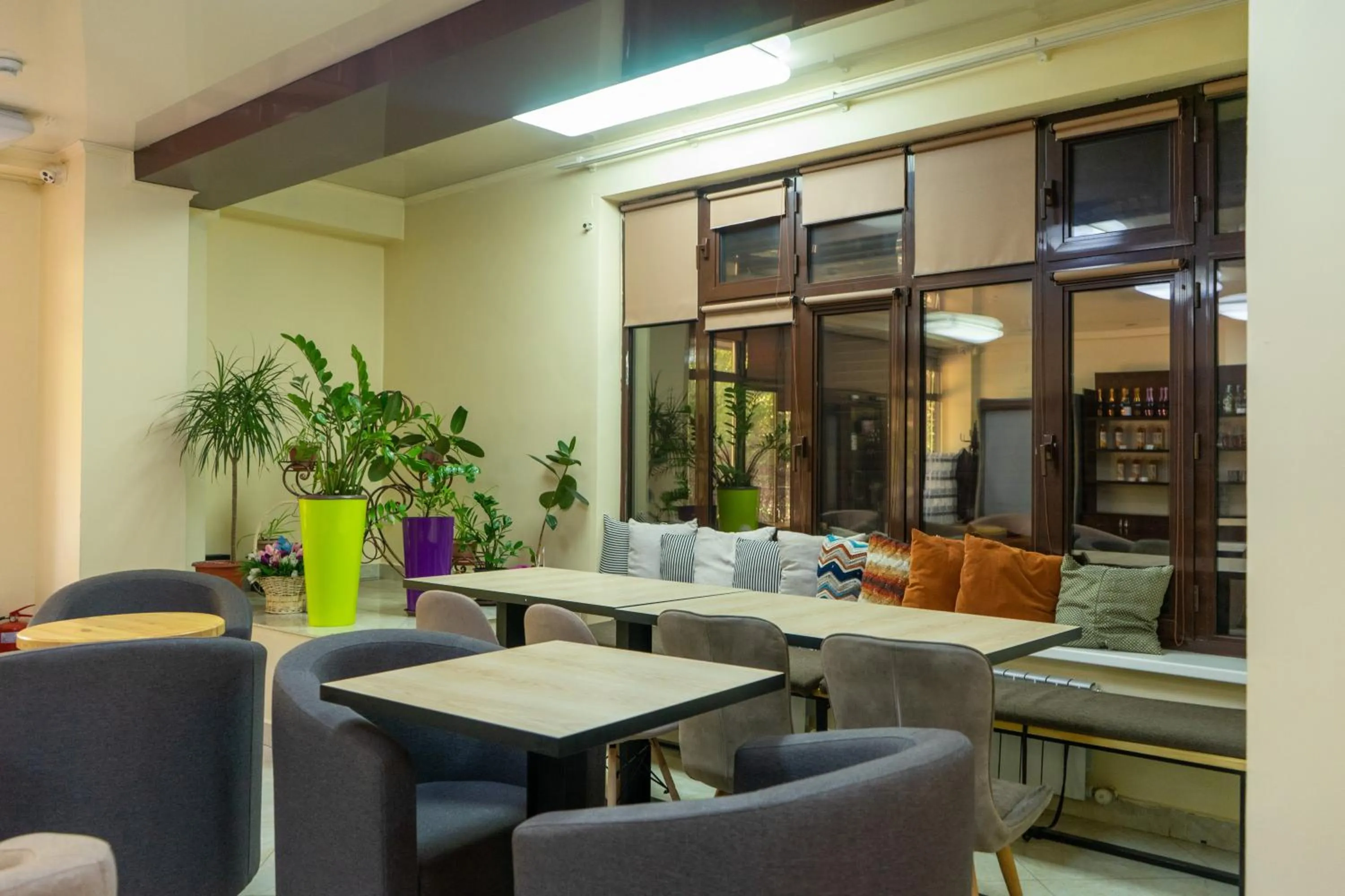 Communal lounge/ TV room in 7 days hotel