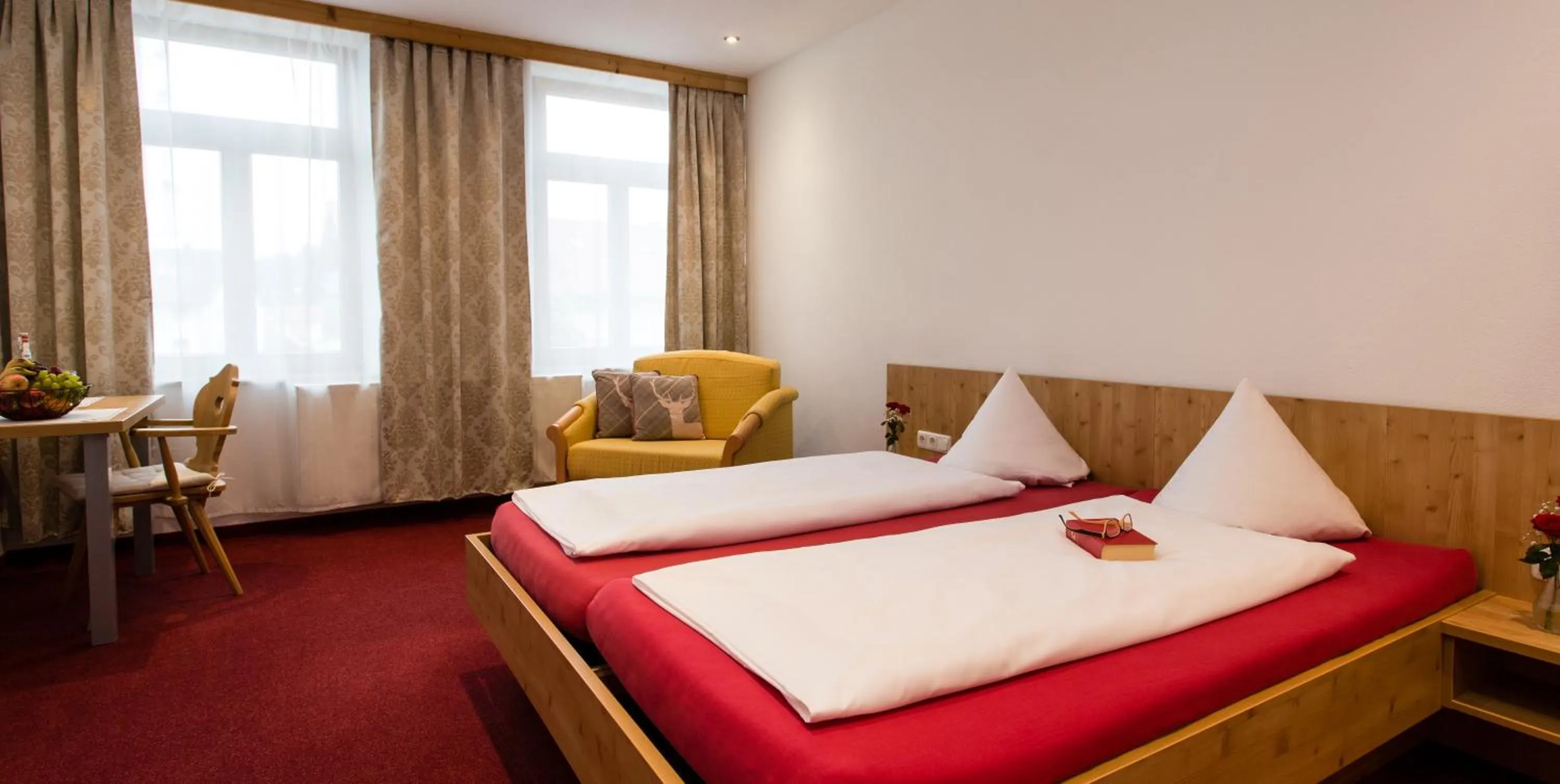 Bedroom, Bed in Gasthof zum Hirsch