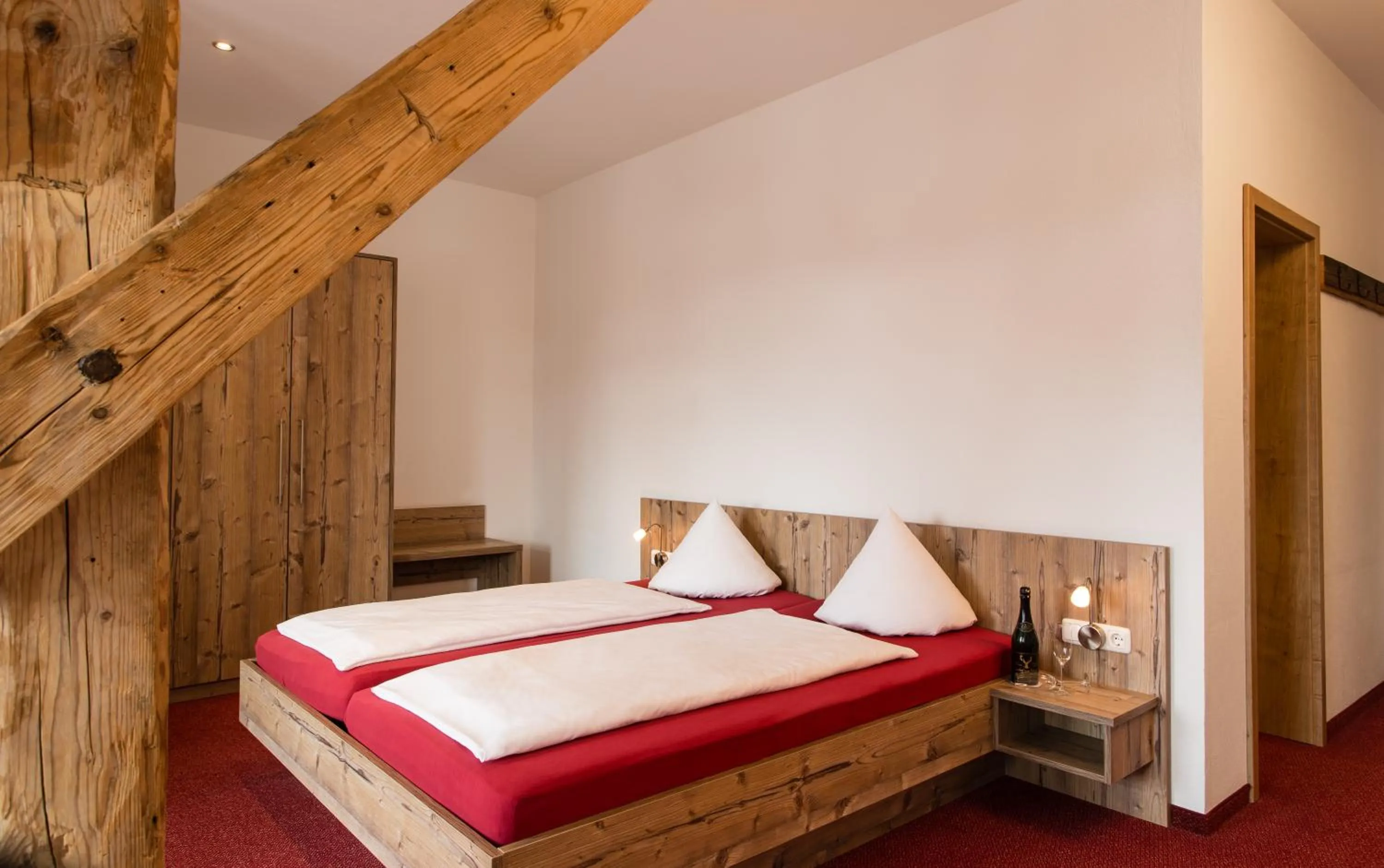 Bedroom, Bed in Gasthof zum Hirsch