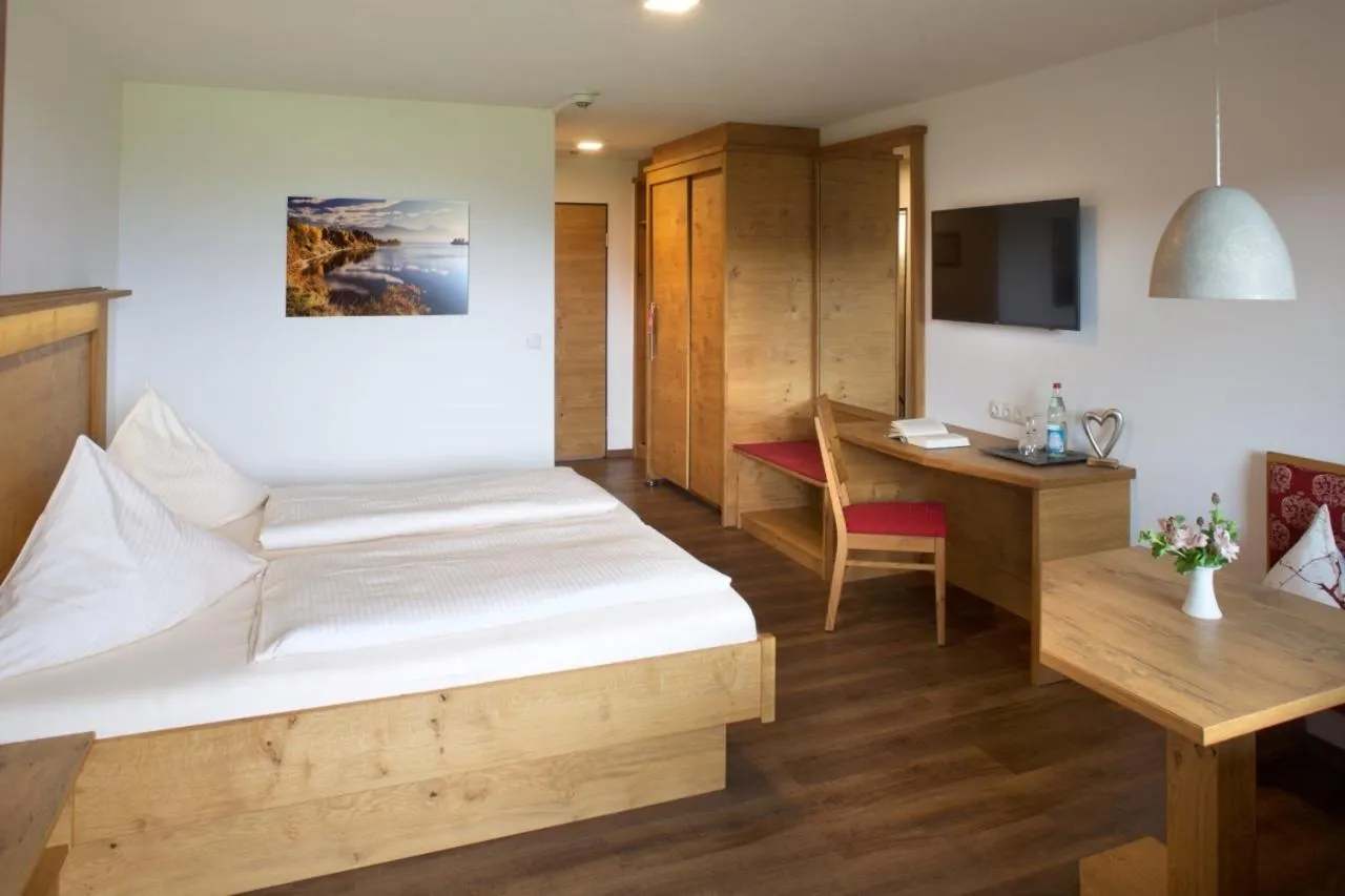 TV and multimedia, Bed in Landhotel Schwarzenbach - Wellness & Spa