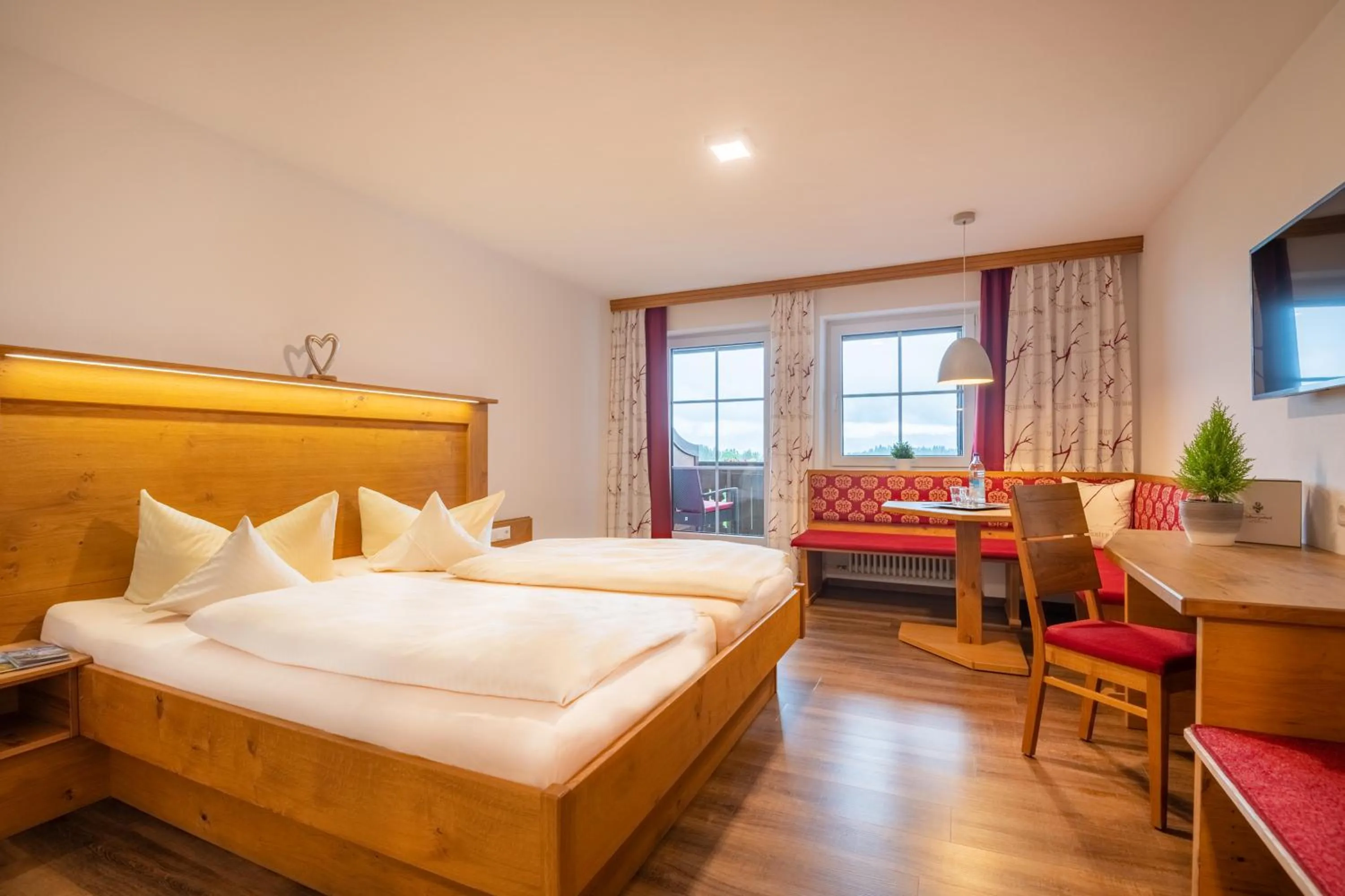 Photo of the whole room, Bed in Landhotel Schwarzenbach - Wellness & Spa