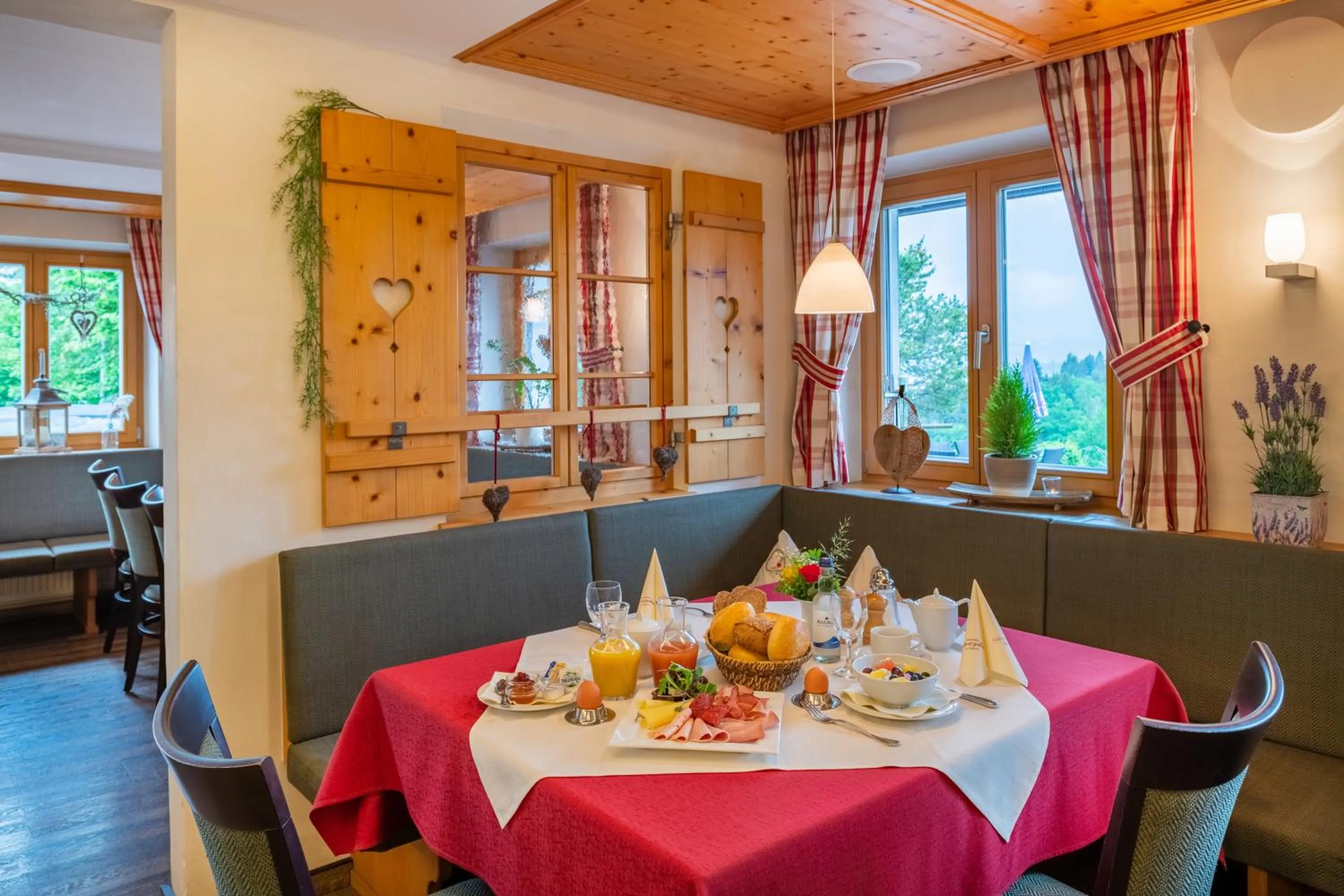 Breakfast in Landhotel Schwarzenbach - Wellness & Spa