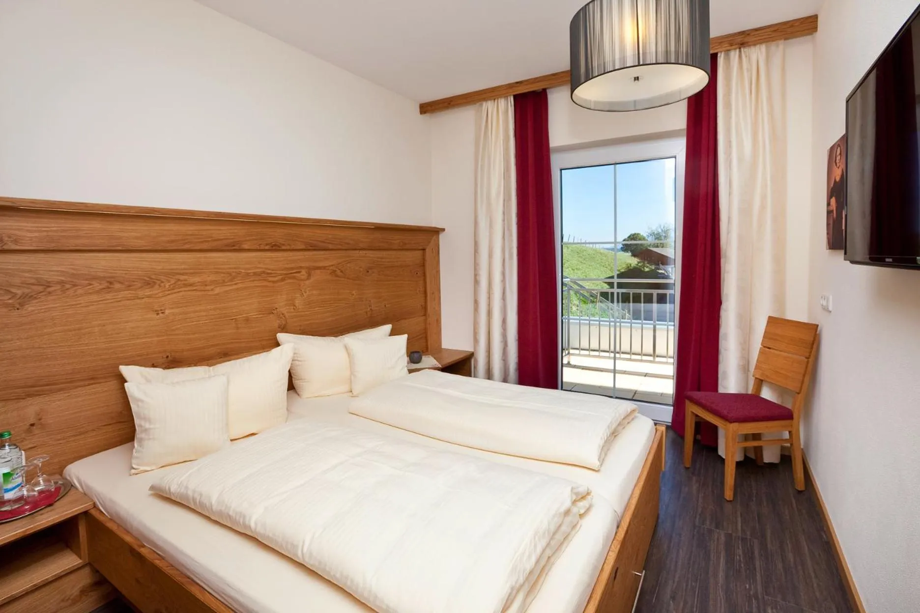 Bed in Landhotel Schwarzenbach - Wellness & Spa