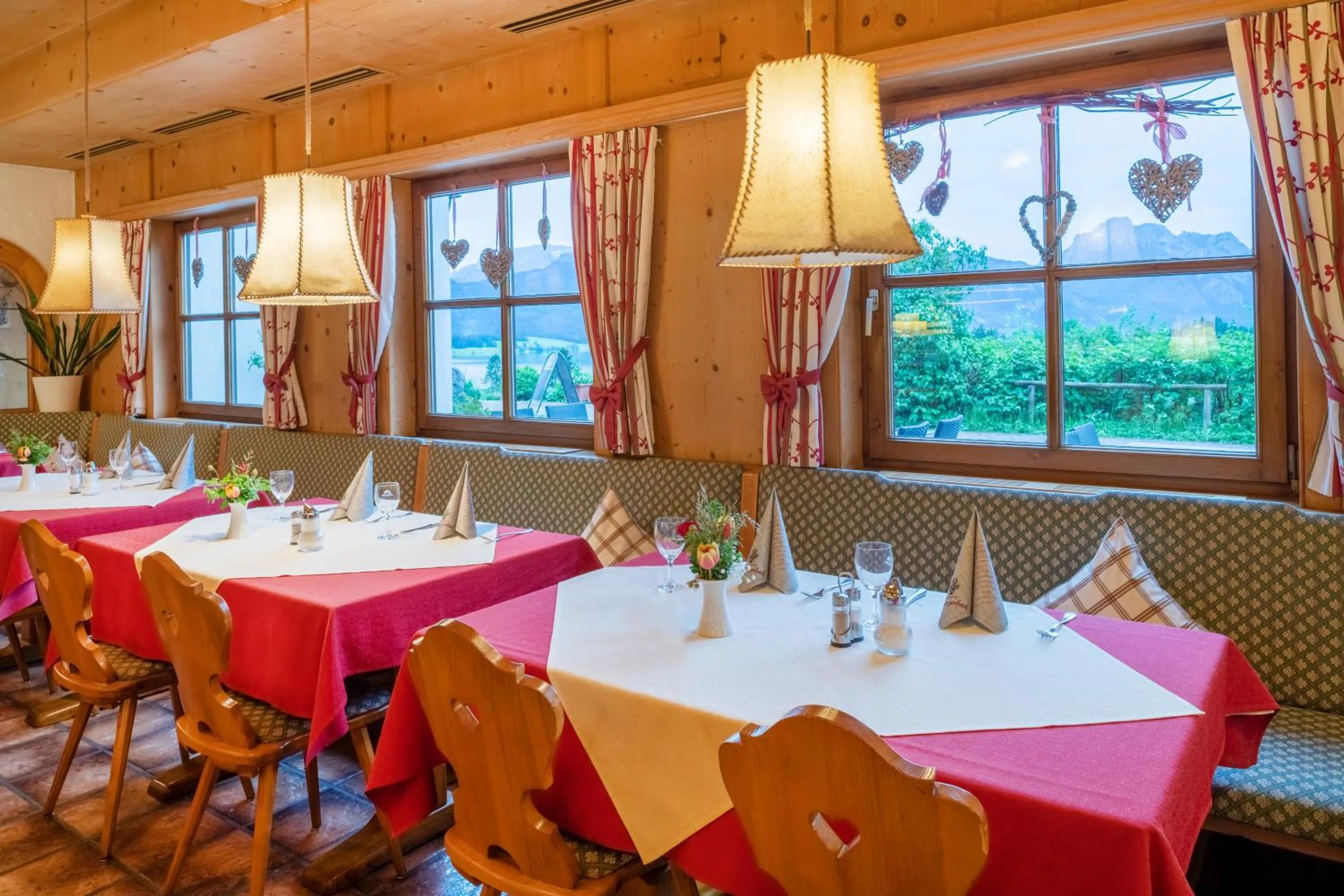 Restaurant/places to eat in Landhotel Schwarzenbach - Wellness & Spa