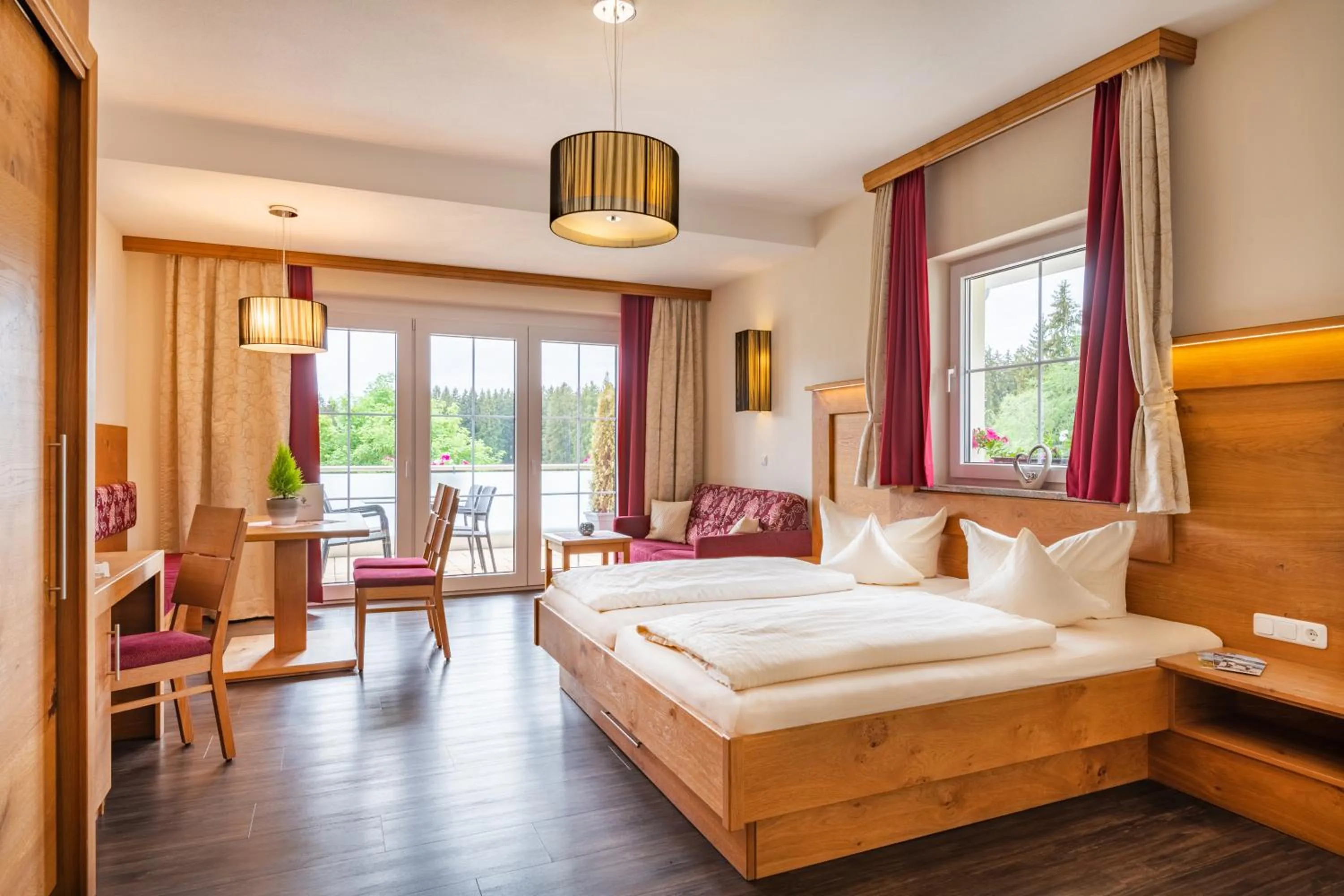 Photo of the whole room, Bed in Landhotel Schwarzenbach - Wellness & Spa
