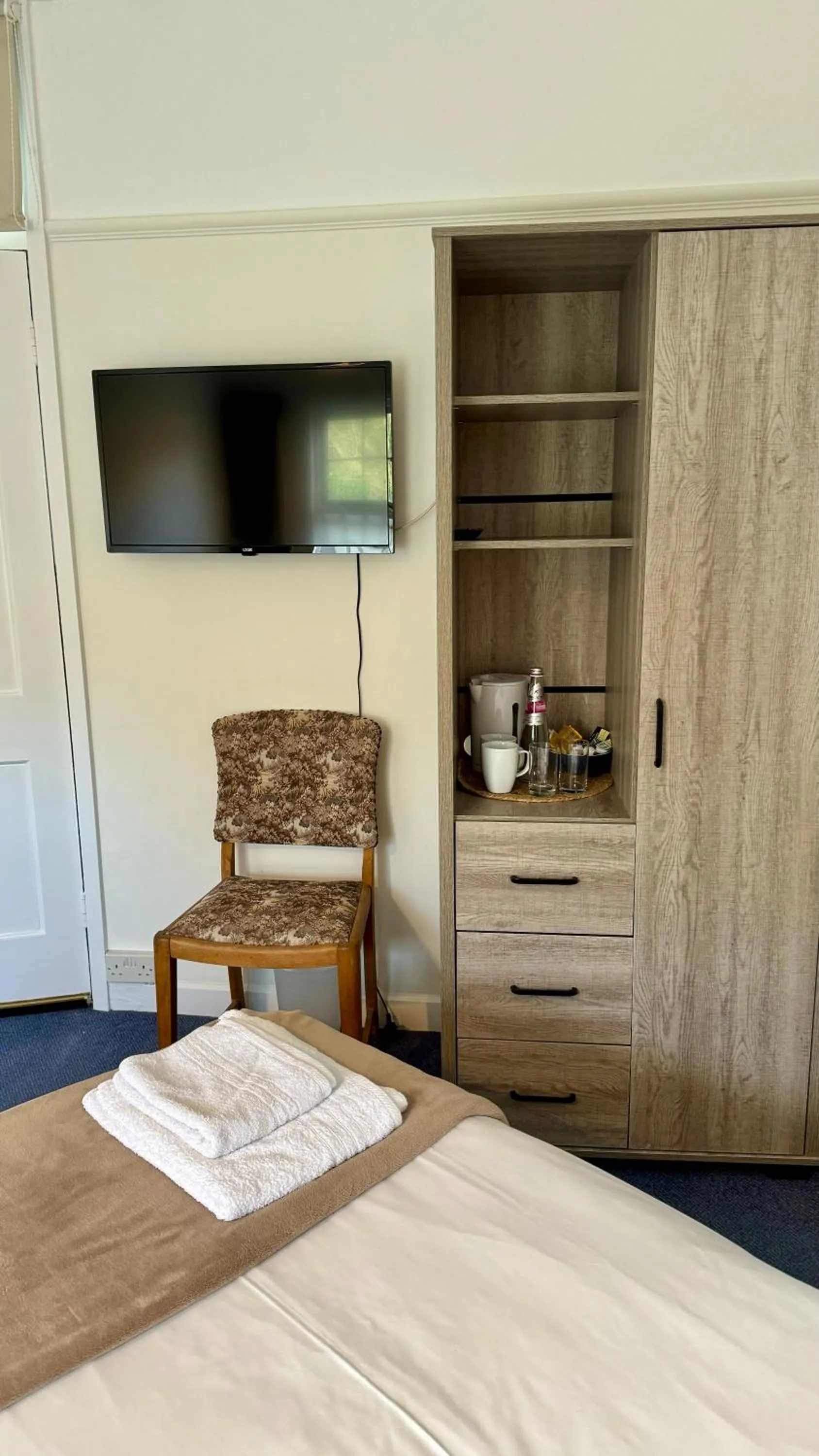 TV and multimedia in Blue Bell Inn