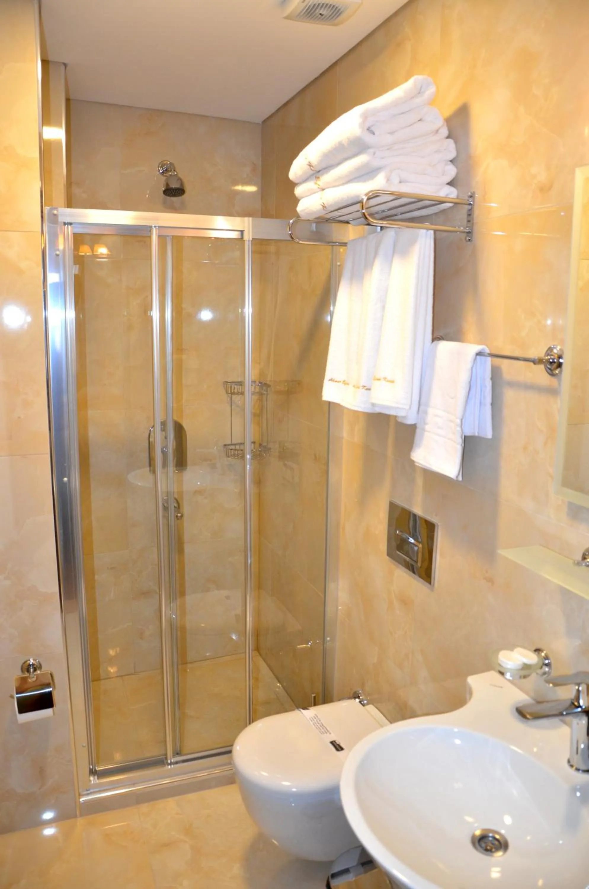 Shower in Ahmet Efendi Konağı