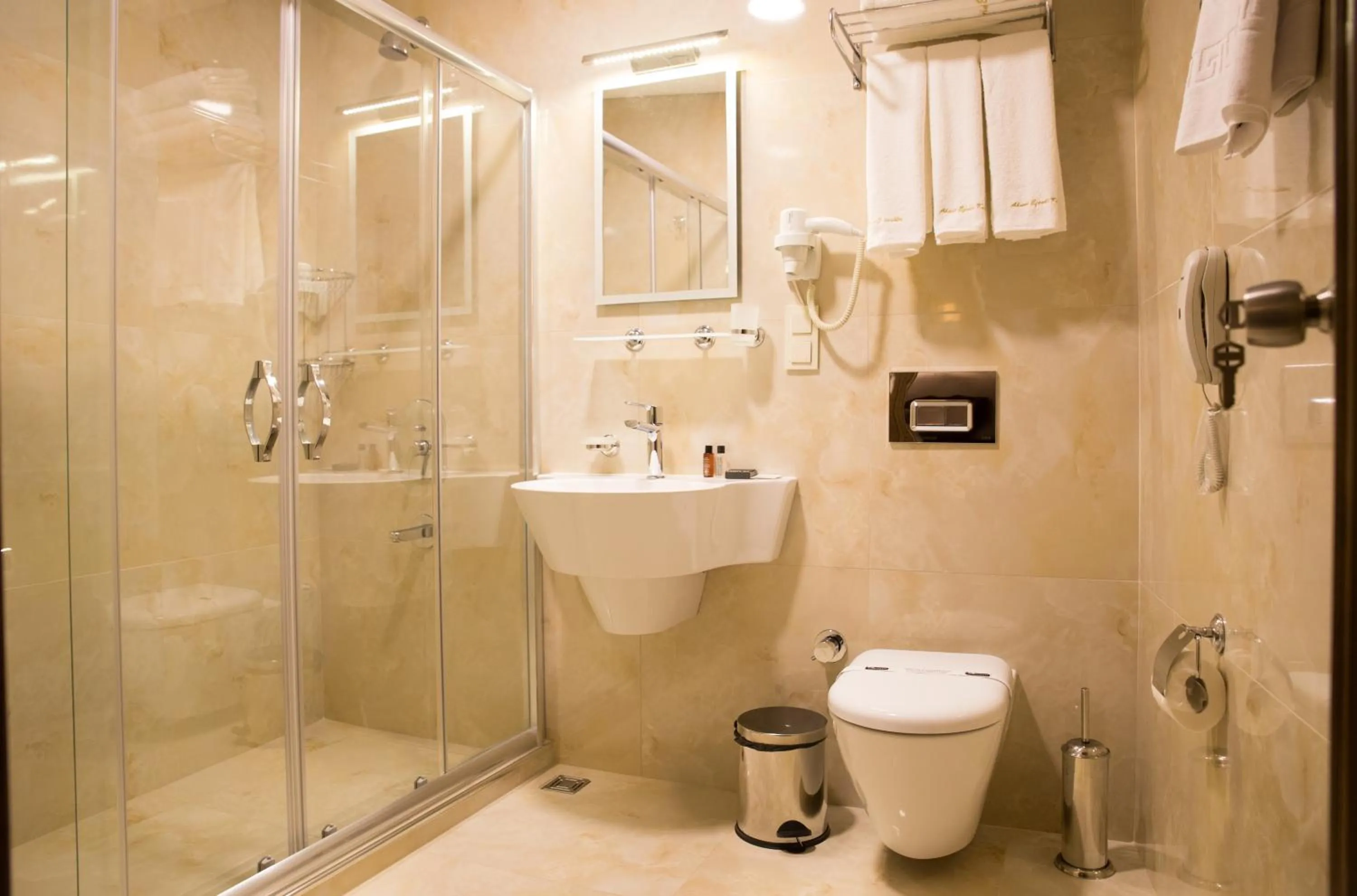 Shower in Ahmet Efendi Konağı