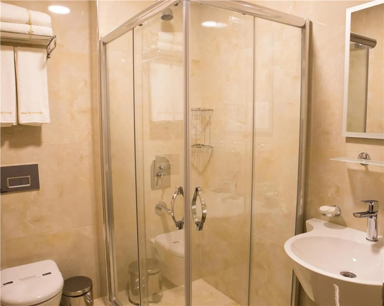 Shower in Ahmet Efendi Konağı