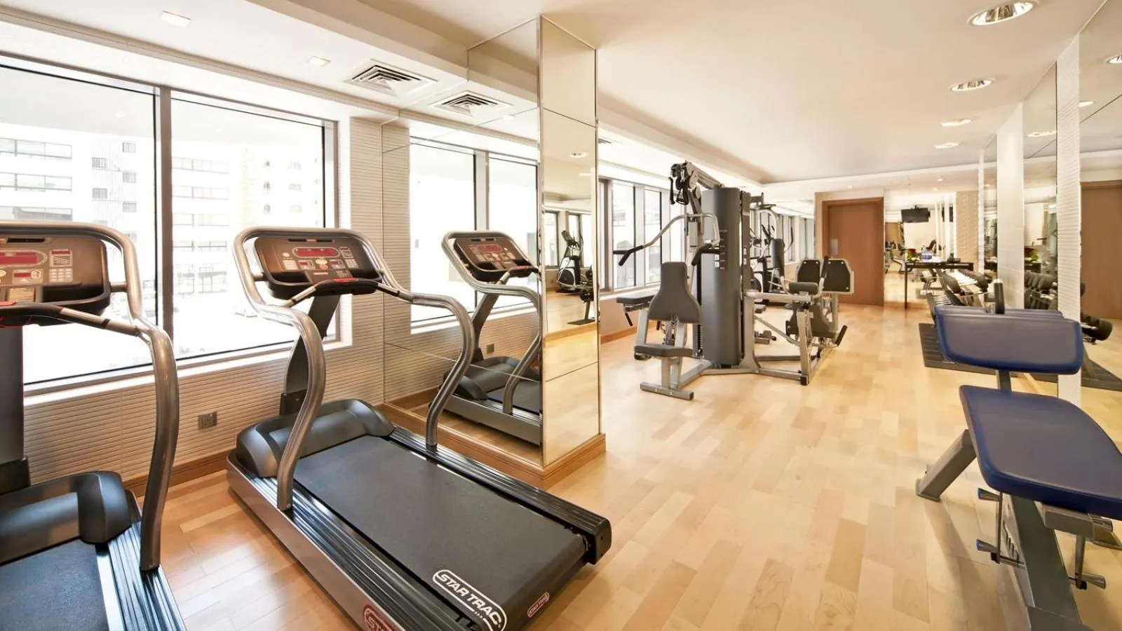 Fitness centre/facilities in Oaks Liwa Executive Suites