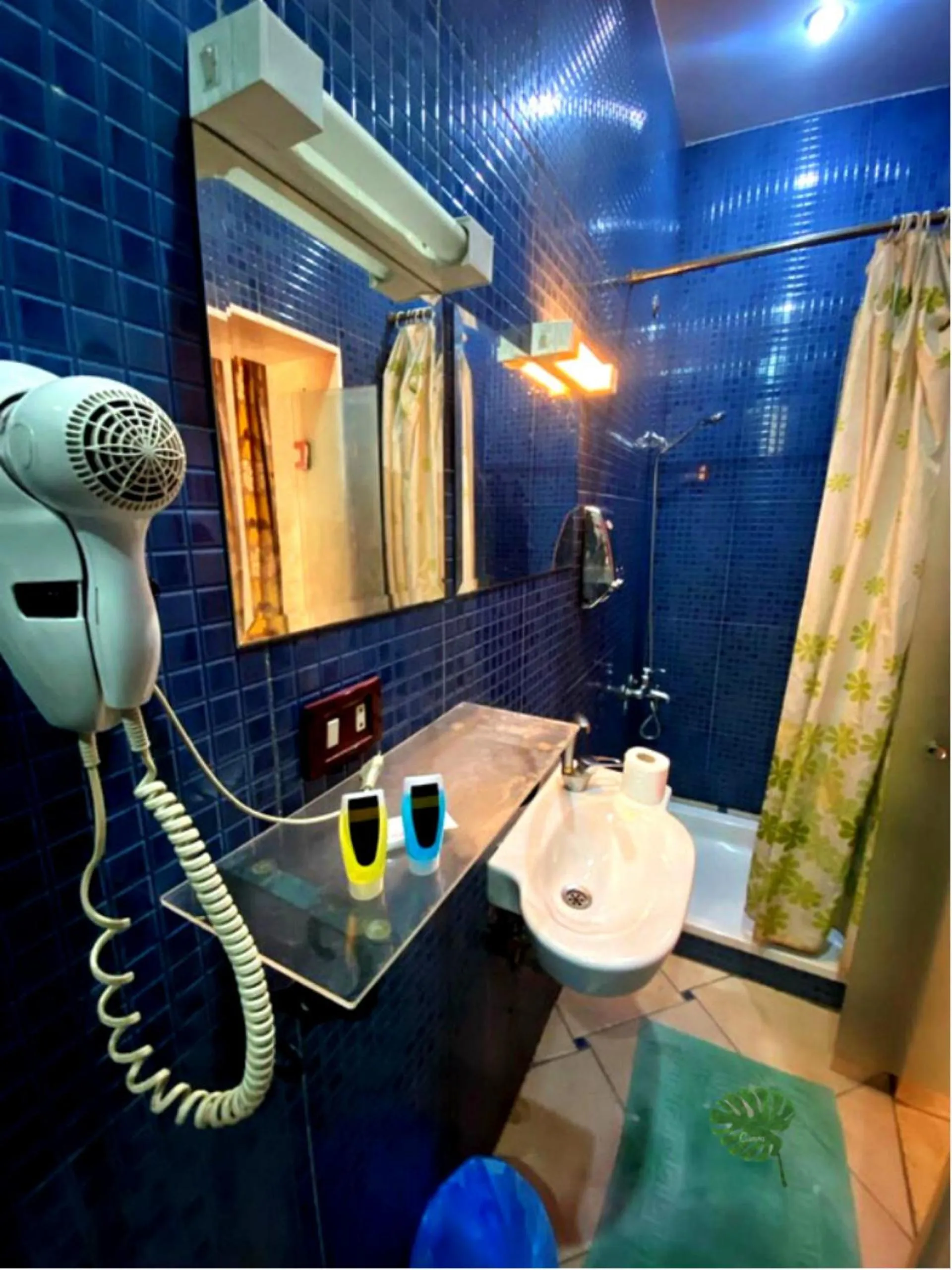 Shower in Golden Hotel Cairo