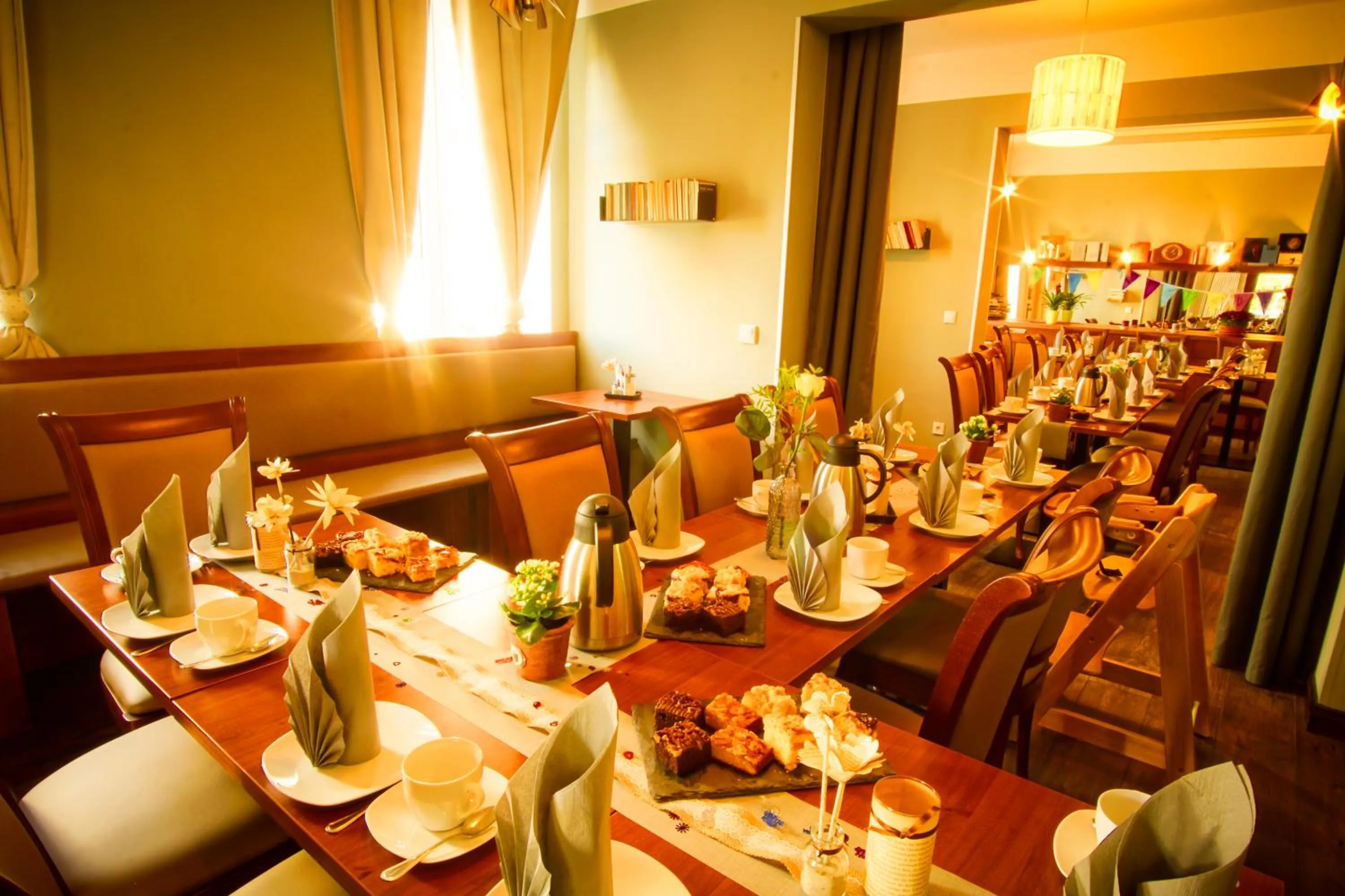 Restaurant/places to eat in Hotel Bett und Buch