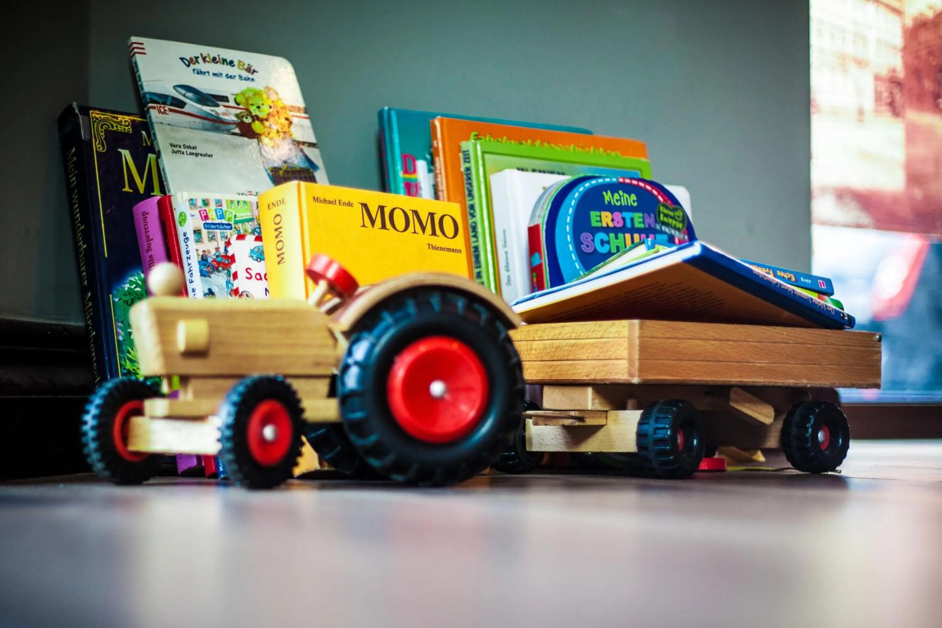 Entertainment in Hotel Bett und Buch