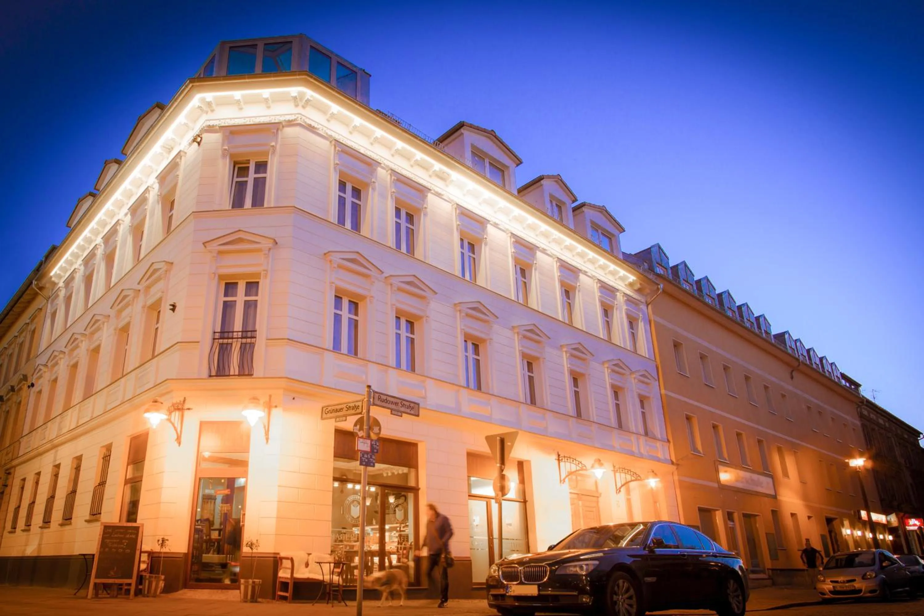 Property building in Hotel Bett und Buch