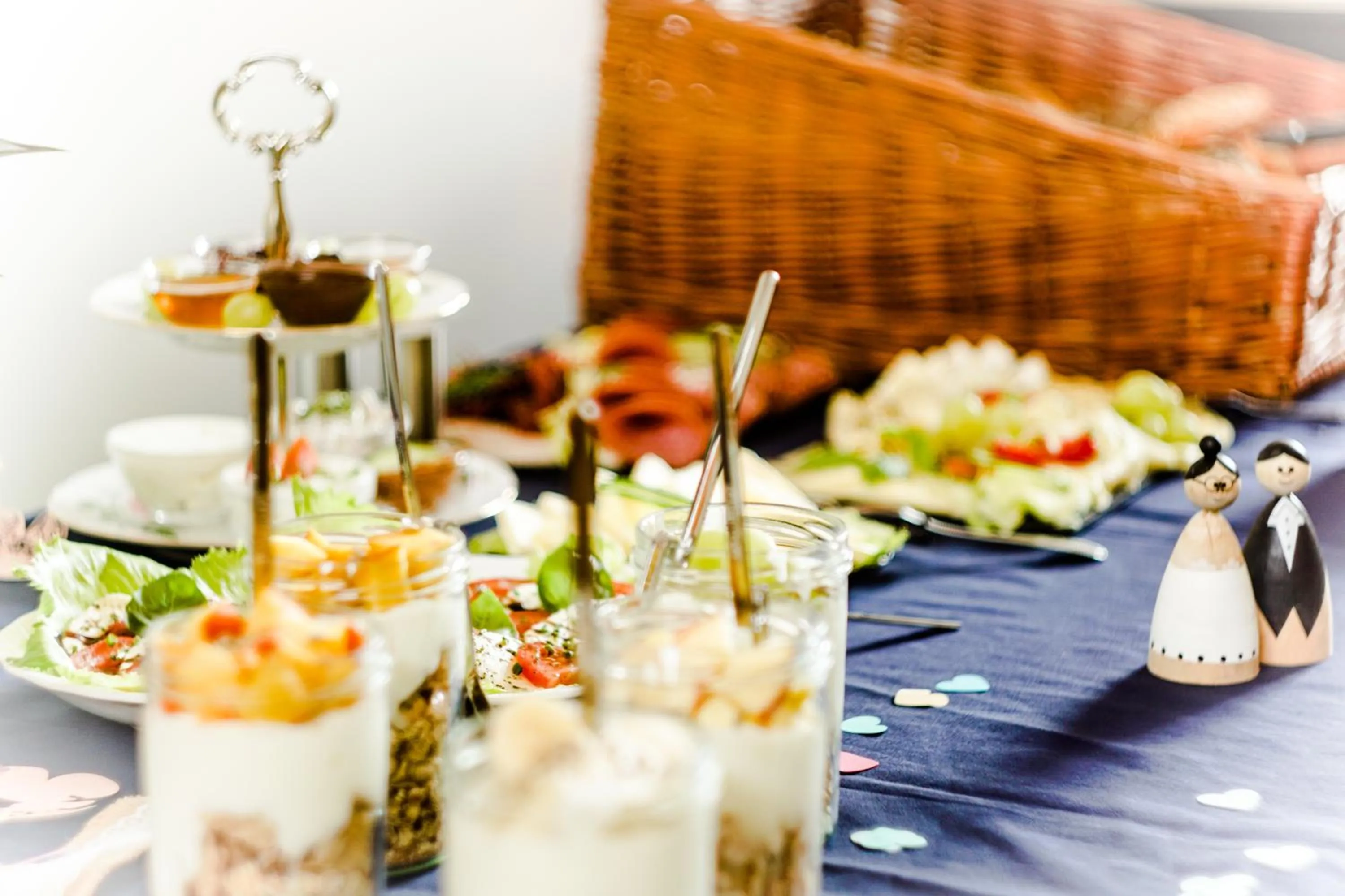 wedding in Hotel Bett und Buch