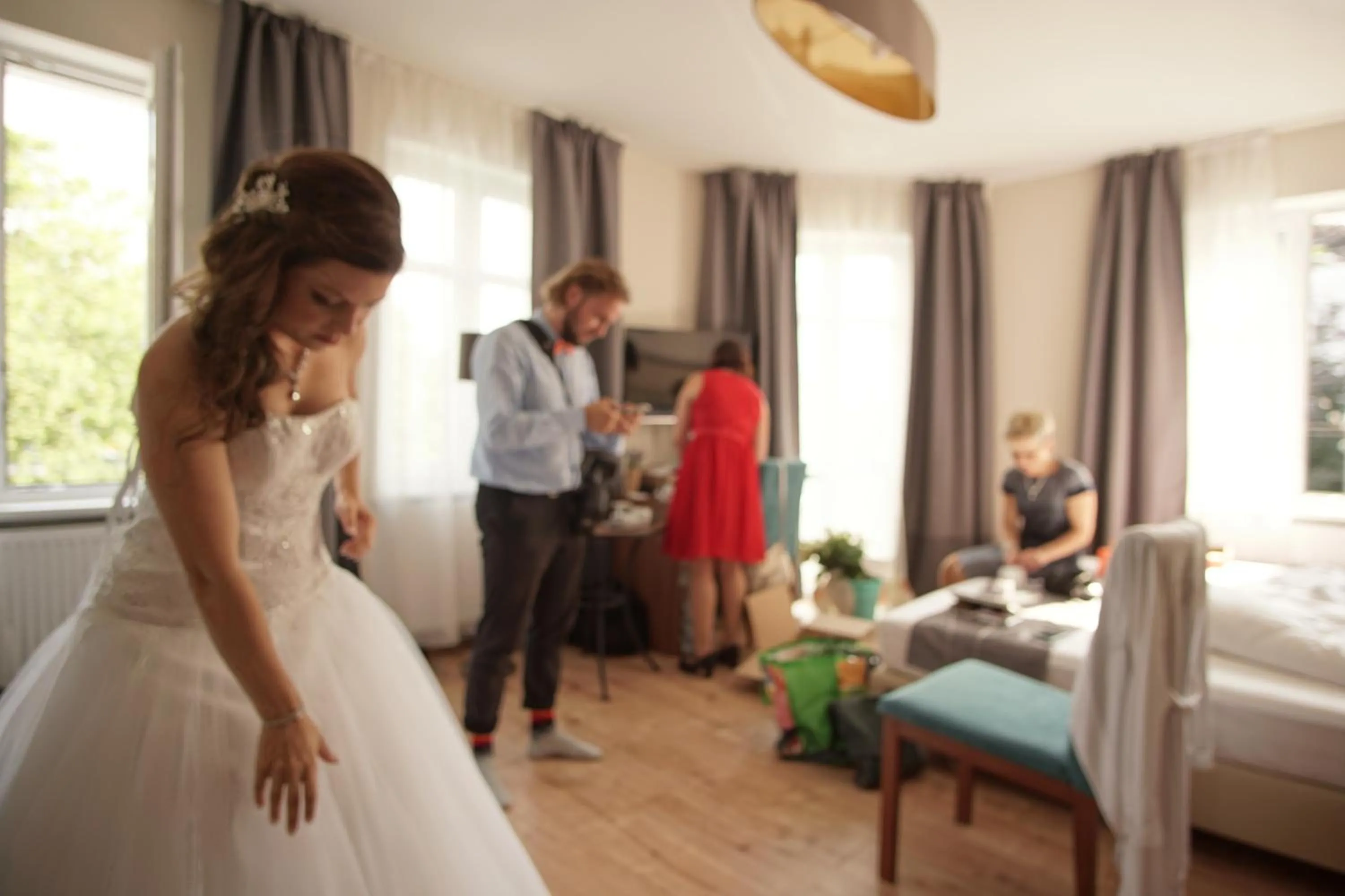 wedding, Bed in Hotel Bett und Buch