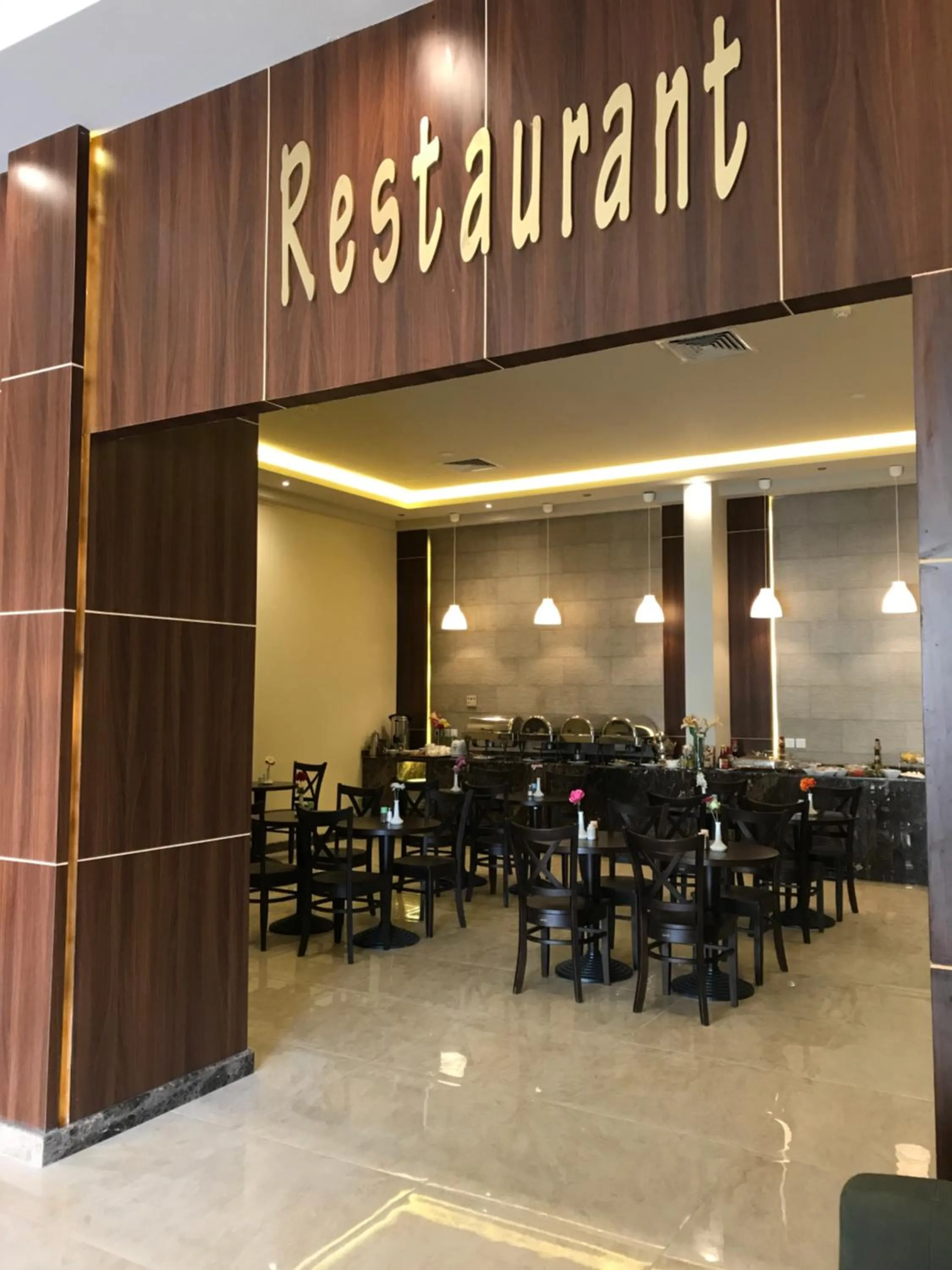 Restaurant/places to eat in Lily Hotel Suite Mubarraz